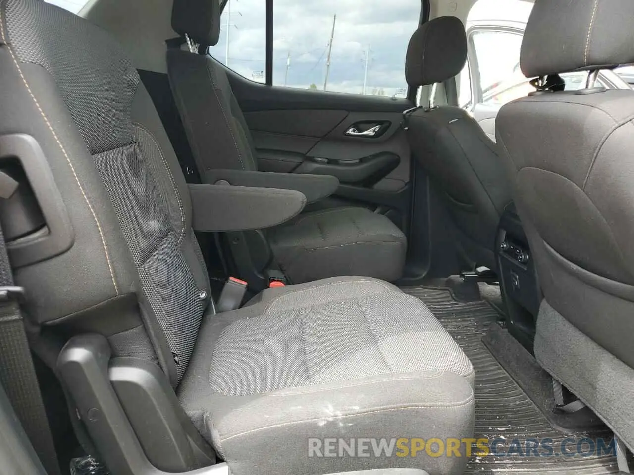 11 Photograph of a damaged car 1GNERGKW4LJ188632 CHEVROLET TRAVERSE 2020