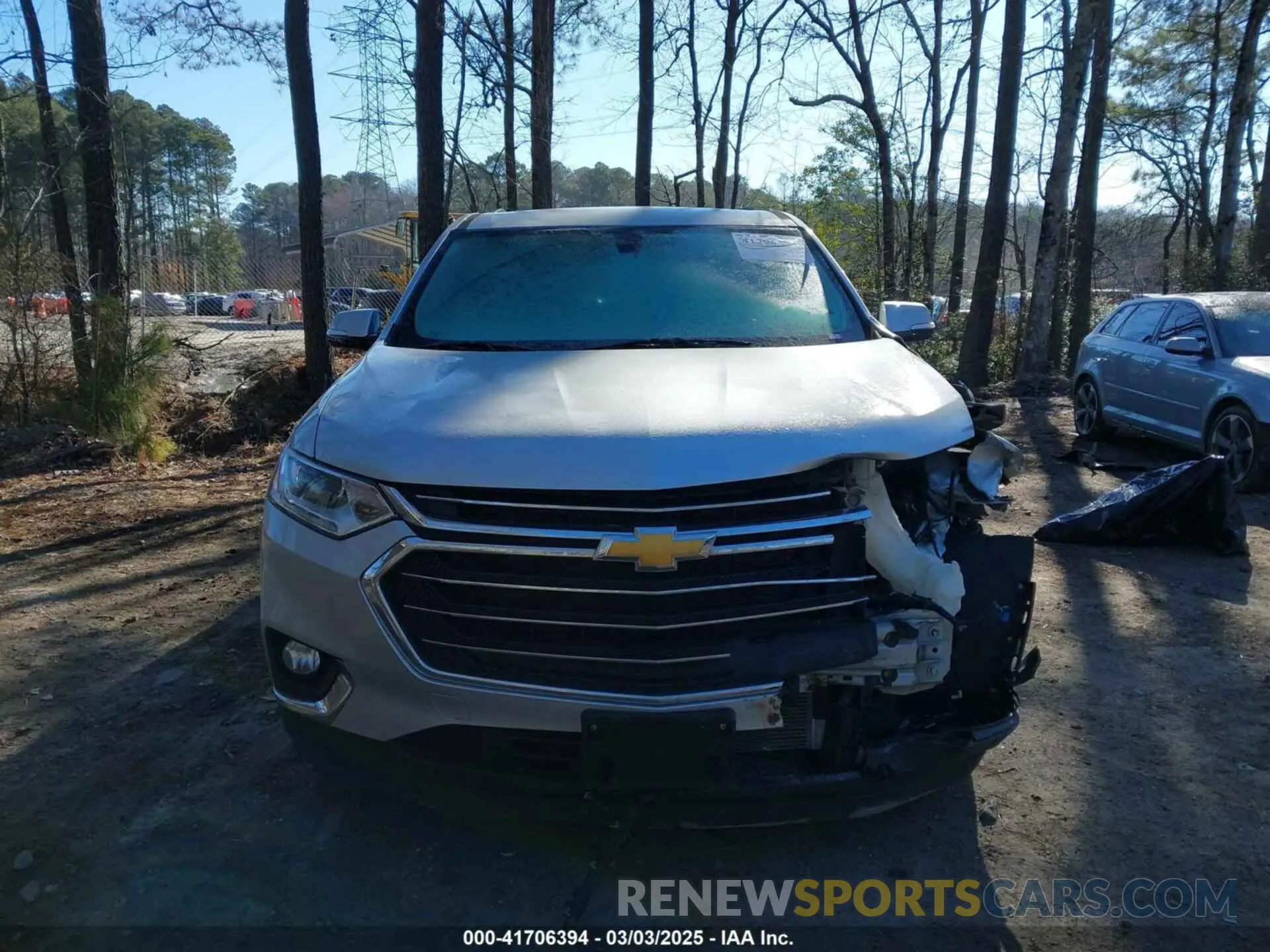 6 Photograph of a damaged car 1GNERGKW4LJ215277 CHEVROLET TRAVERSE 2020