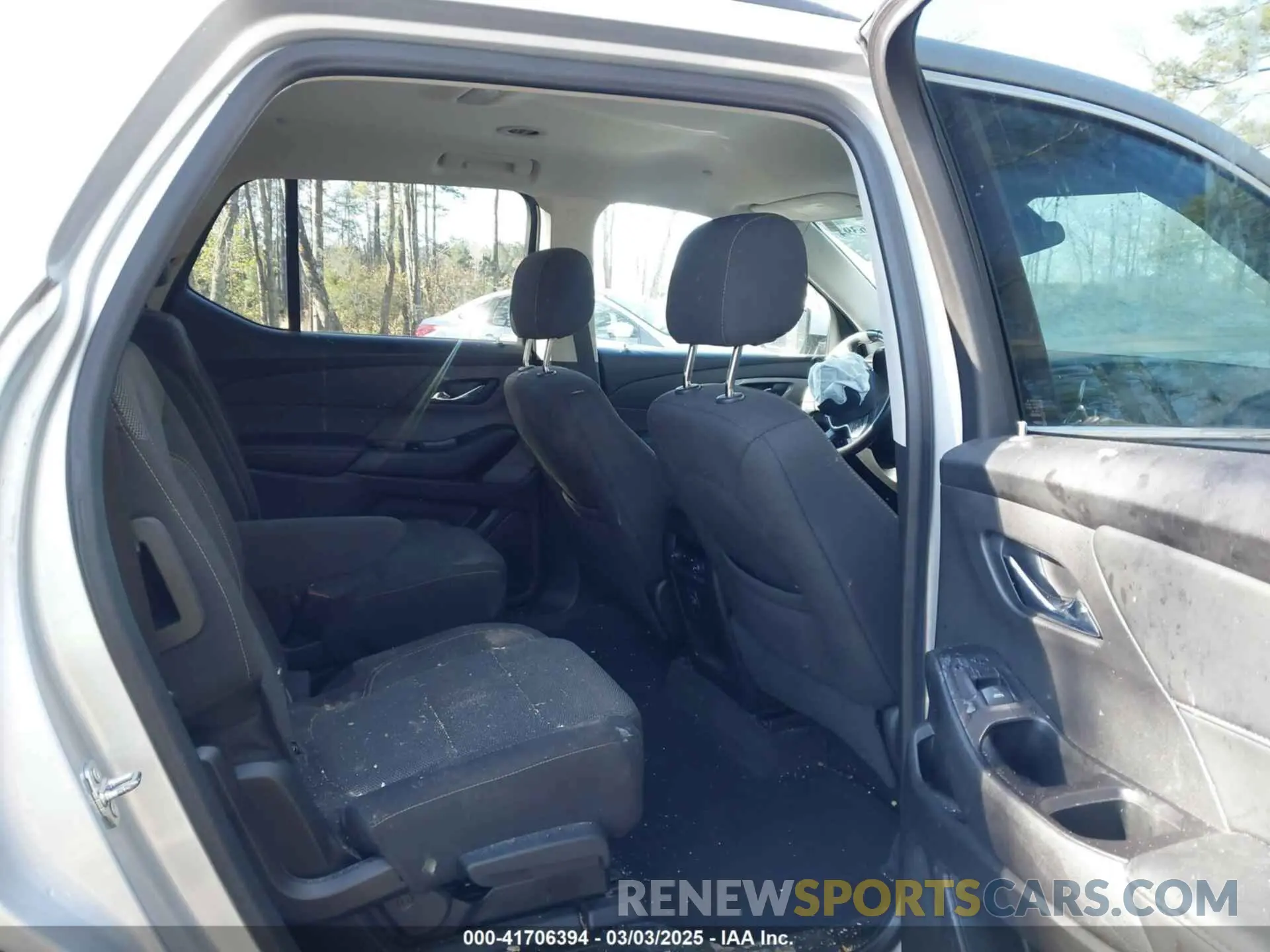 8 Photograph of a damaged car 1GNERGKW4LJ215277 CHEVROLET TRAVERSE 2020
