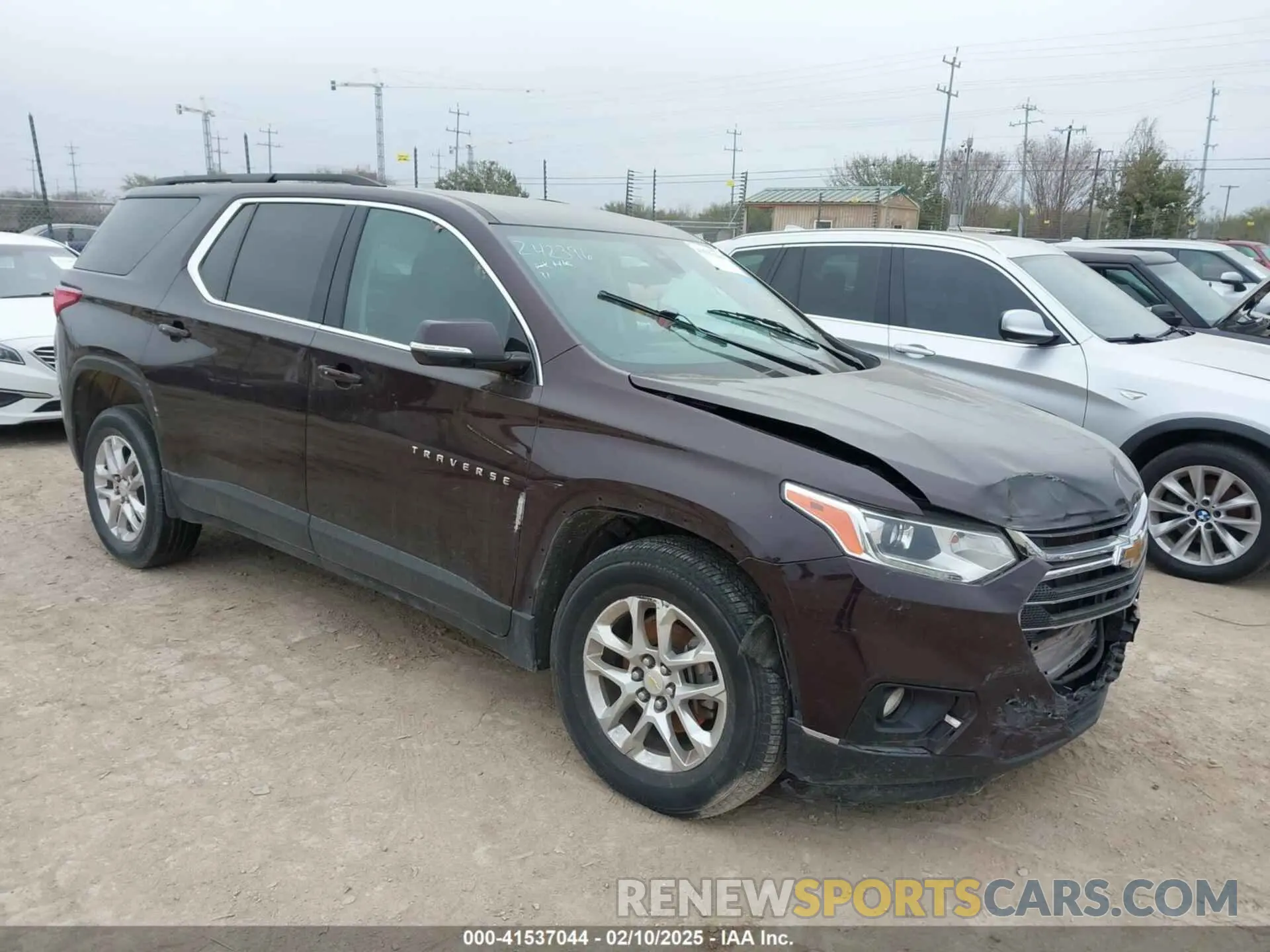 1 Photograph of a damaged car 1GNERGKW4LJ242396 CHEVROLET TRAVERSE 2020