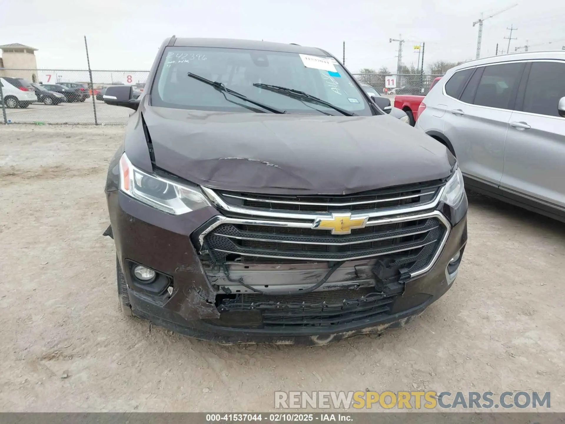 6 Photograph of a damaged car 1GNERGKW4LJ242396 CHEVROLET TRAVERSE 2020