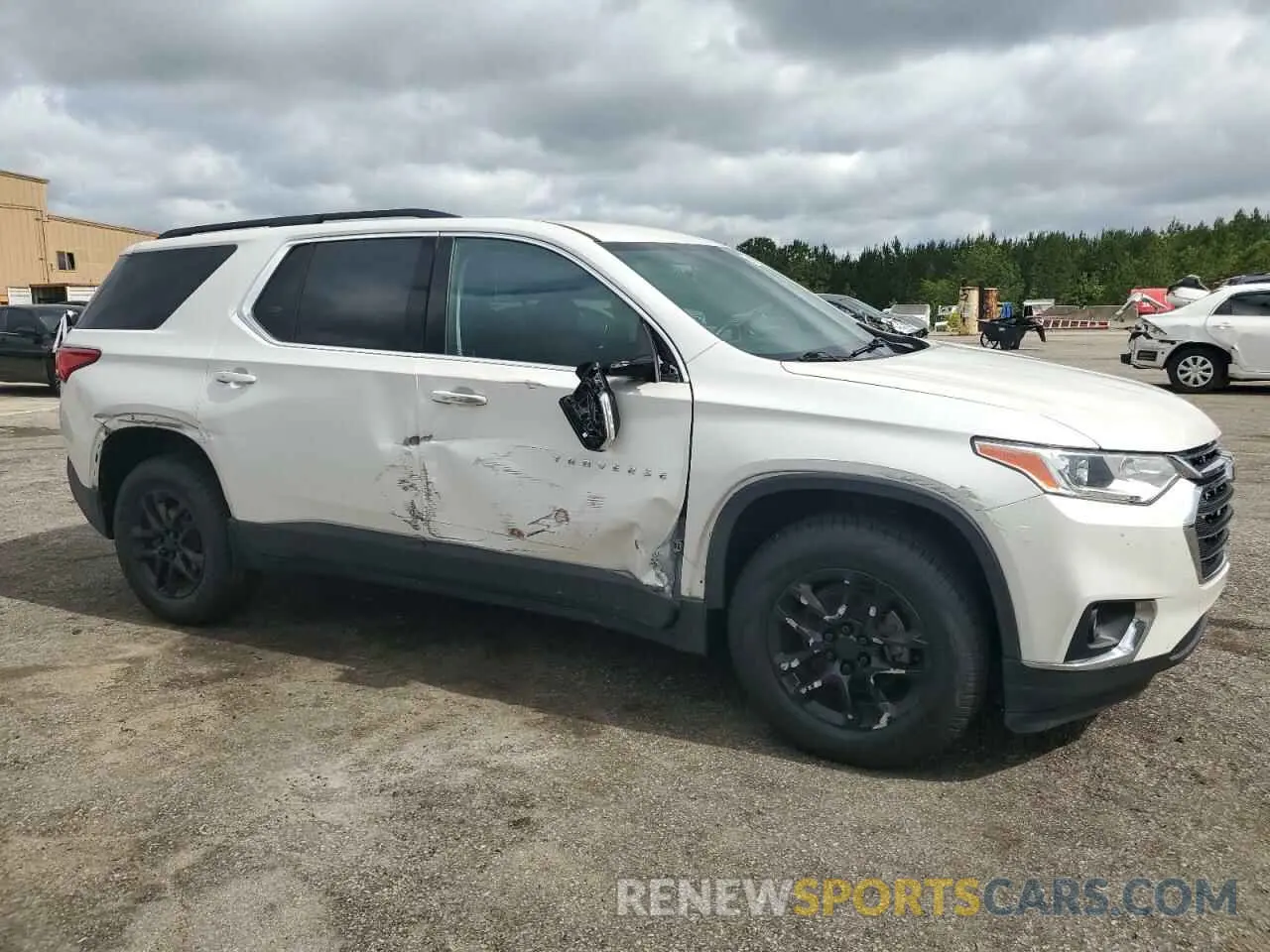 4 Photograph of a damaged car 1GNERGKW4LJ244309 CHEVROLET TRAVERSE 2020