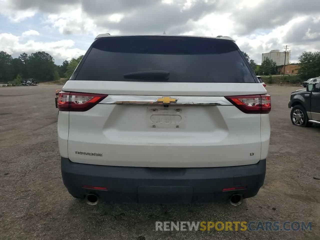 6 Photograph of a damaged car 1GNERGKW4LJ244309 CHEVROLET TRAVERSE 2020