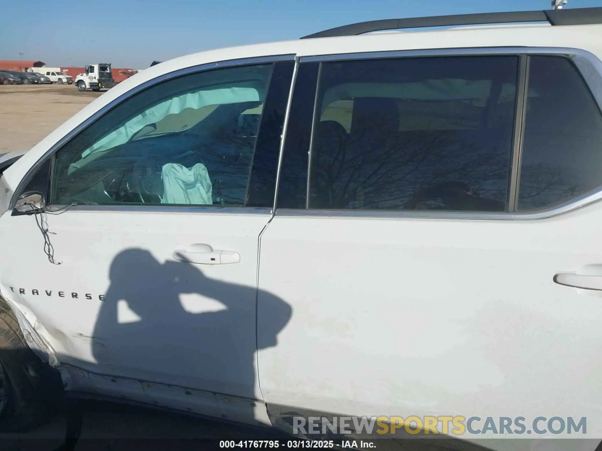 13 Photograph of a damaged car 1GNERGKW4LJ246870 CHEVROLET TRAVERSE 2020