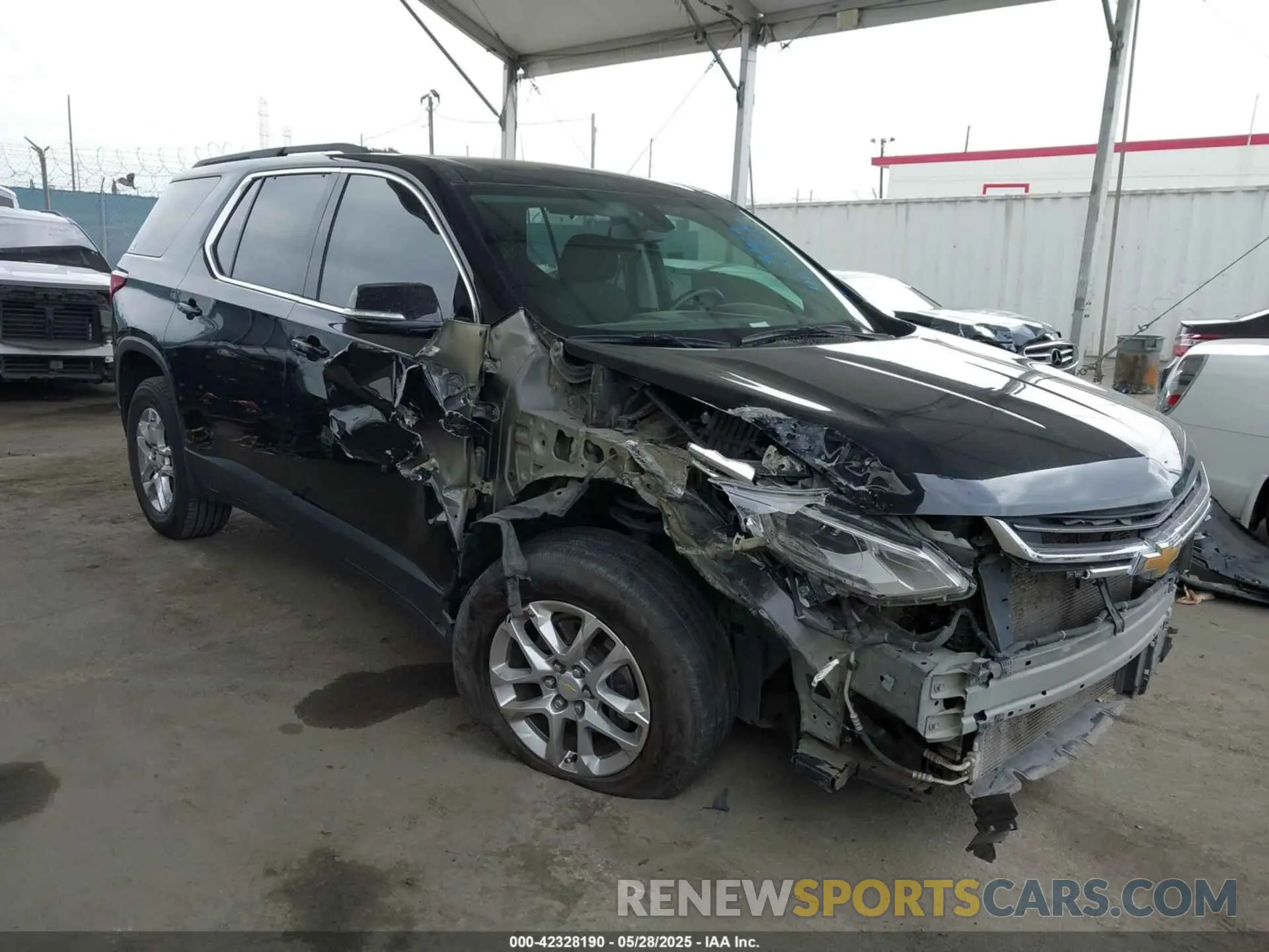 1 Photograph of a damaged car 1GNERGKW5LJ156580 CHEVROLET TRAVERSE 2020