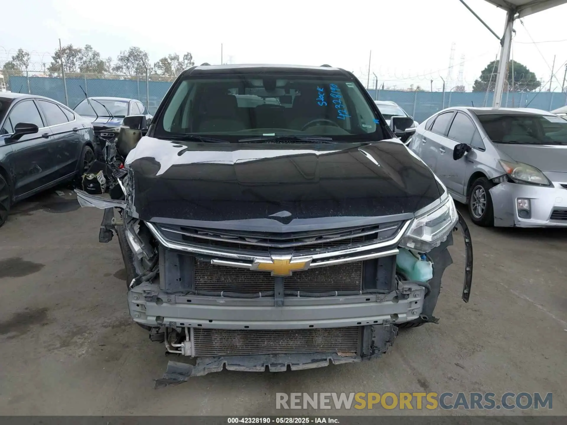 13 Photograph of a damaged car 1GNERGKW5LJ156580 CHEVROLET TRAVERSE 2020