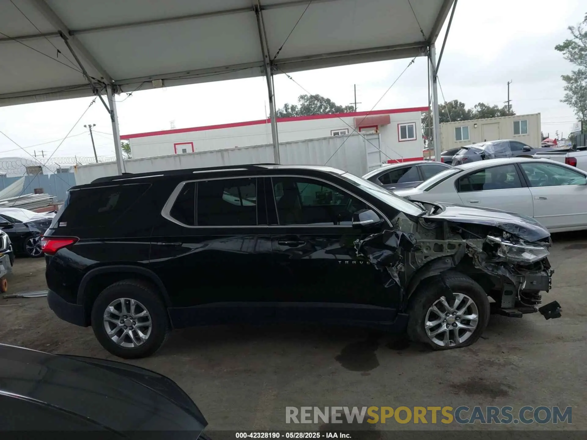 14 Photograph of a damaged car 1GNERGKW5LJ156580 CHEVROLET TRAVERSE 2020