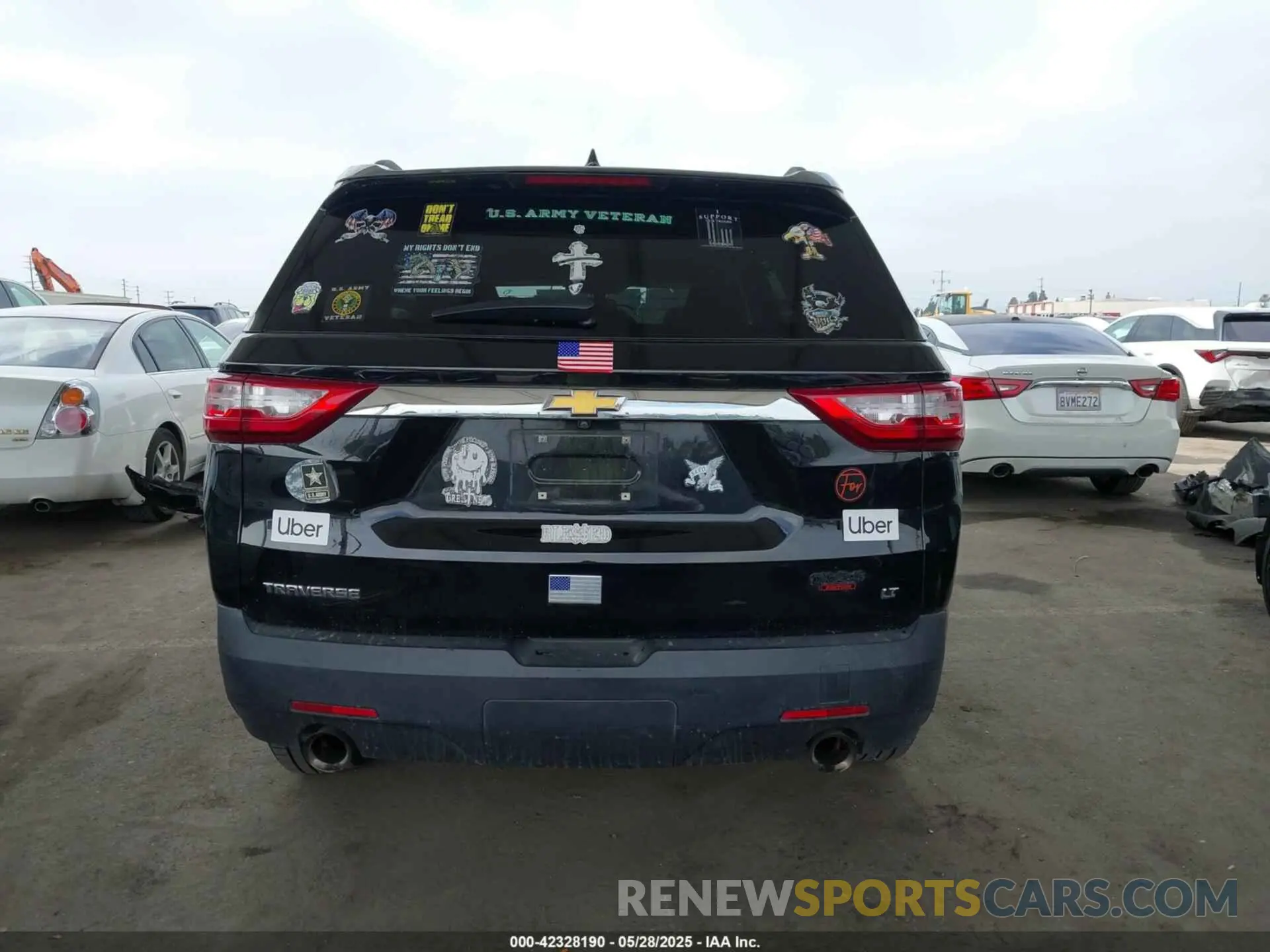 17 Photograph of a damaged car 1GNERGKW5LJ156580 CHEVROLET TRAVERSE 2020