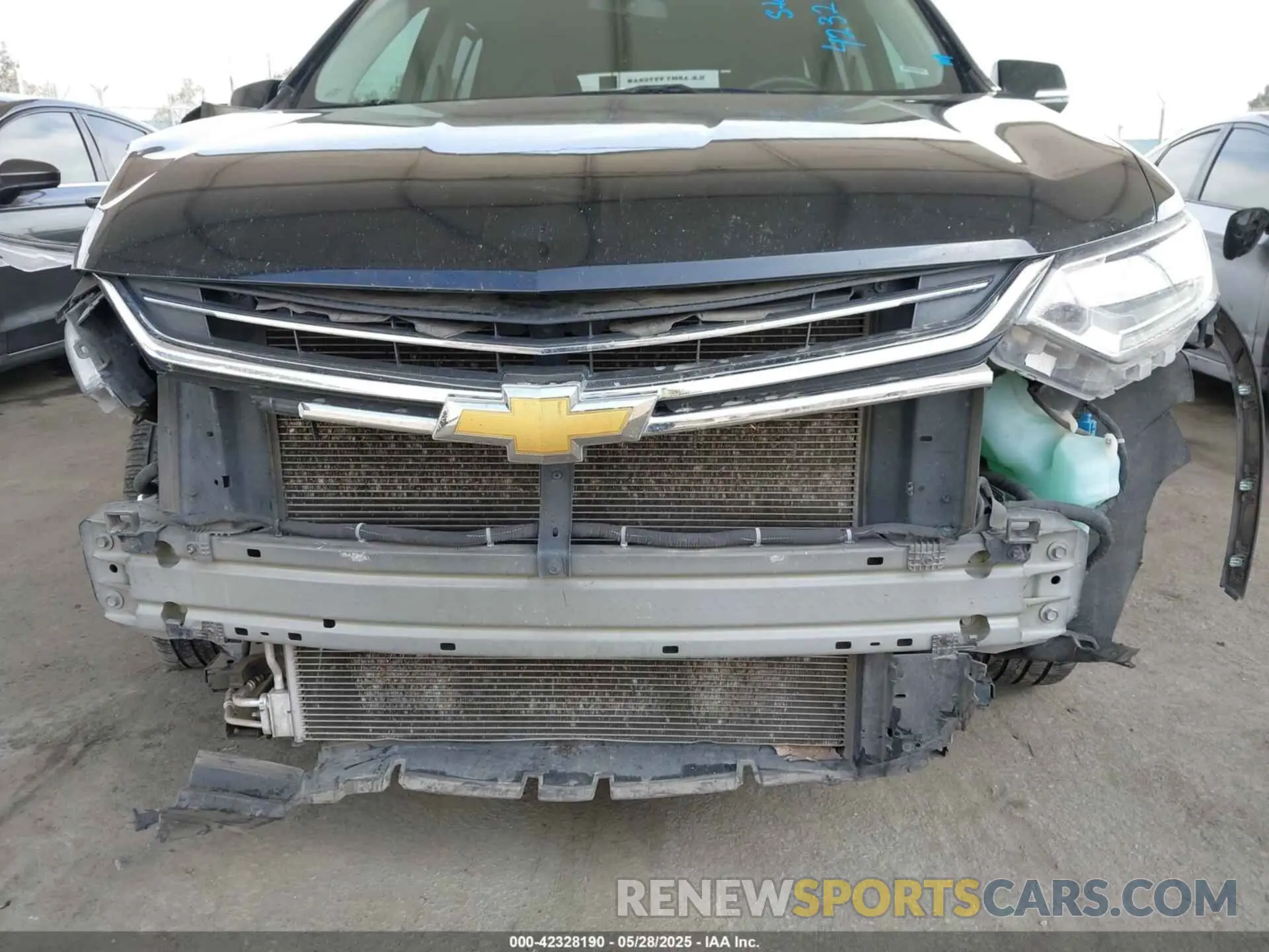 6 Photograph of a damaged car 1GNERGKW5LJ156580 CHEVROLET TRAVERSE 2020