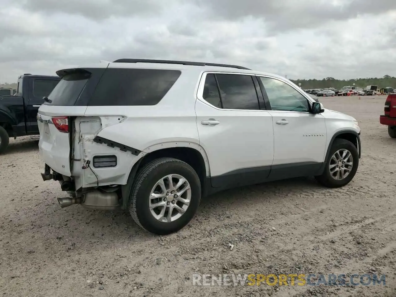 3 Photograph of a damaged car 1GNERGKW5LJ201095 CHEVROLET TRAVERSE 2020