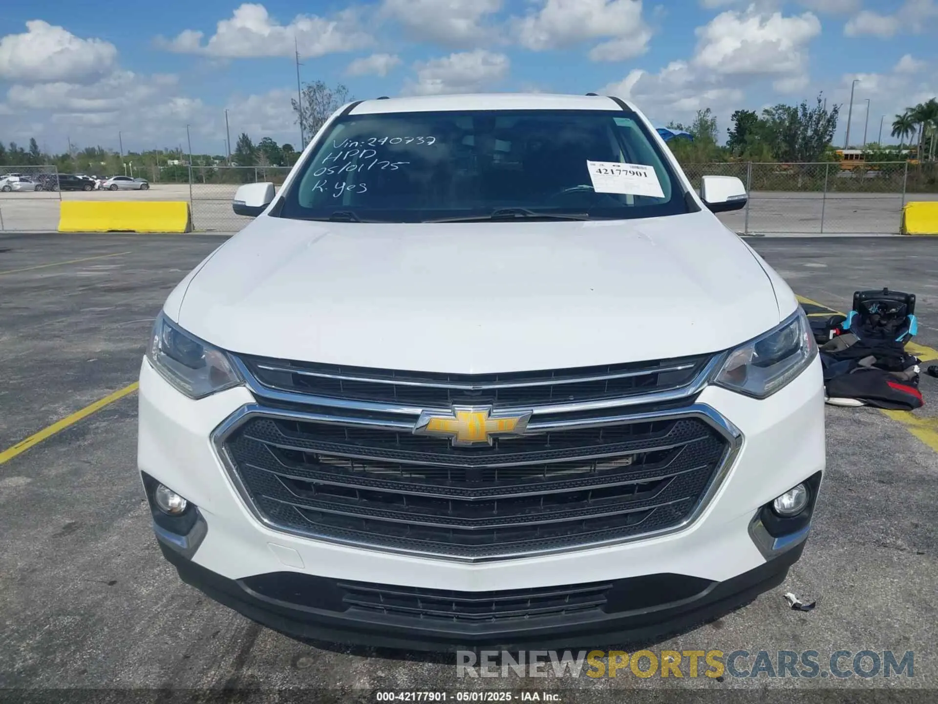 12 Photograph of a damaged car 1GNERGKW5LJ240737 CHEVROLET TRAVERSE 2020