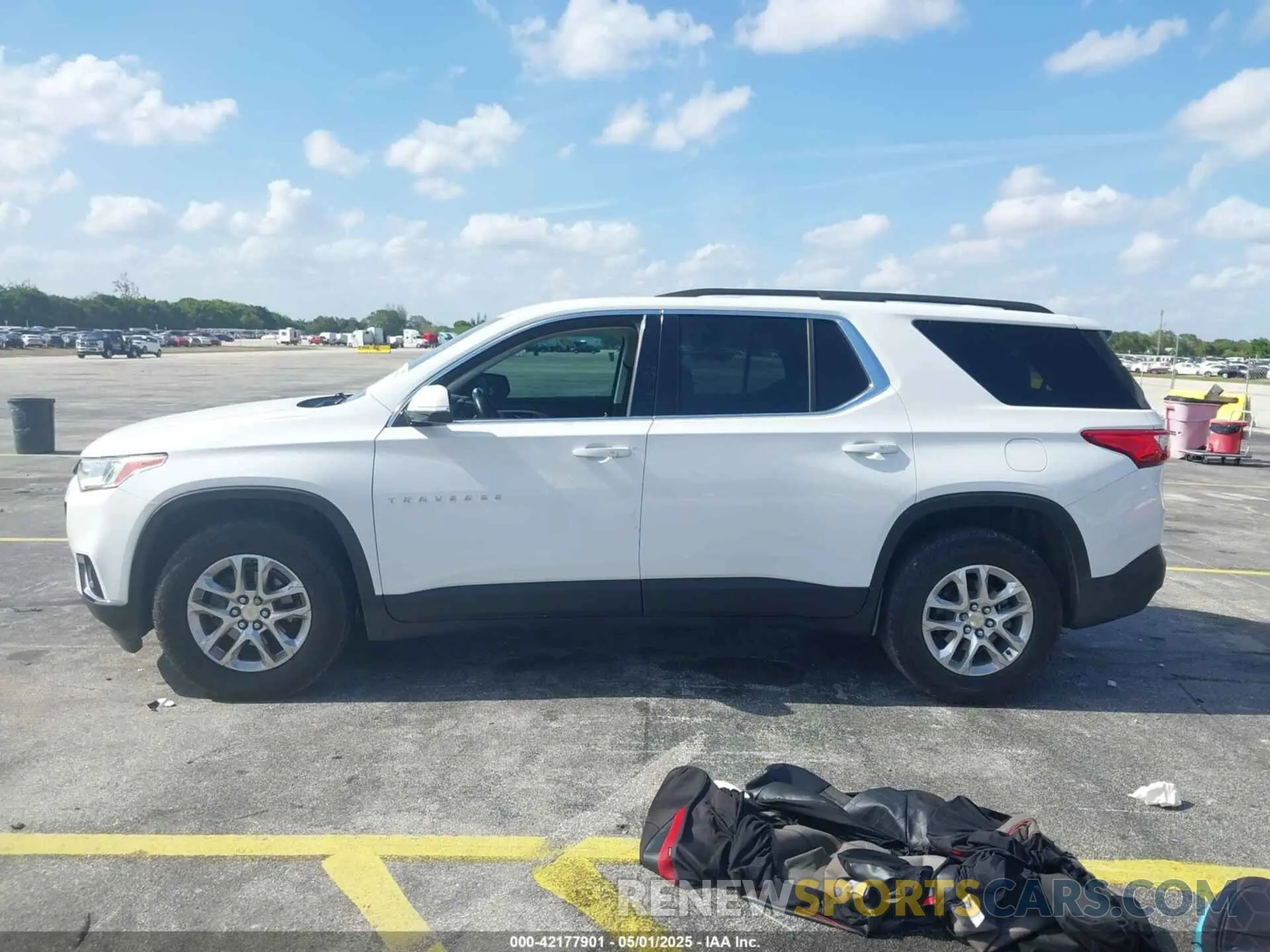 14 Photograph of a damaged car 1GNERGKW5LJ240737 CHEVROLET TRAVERSE 2020