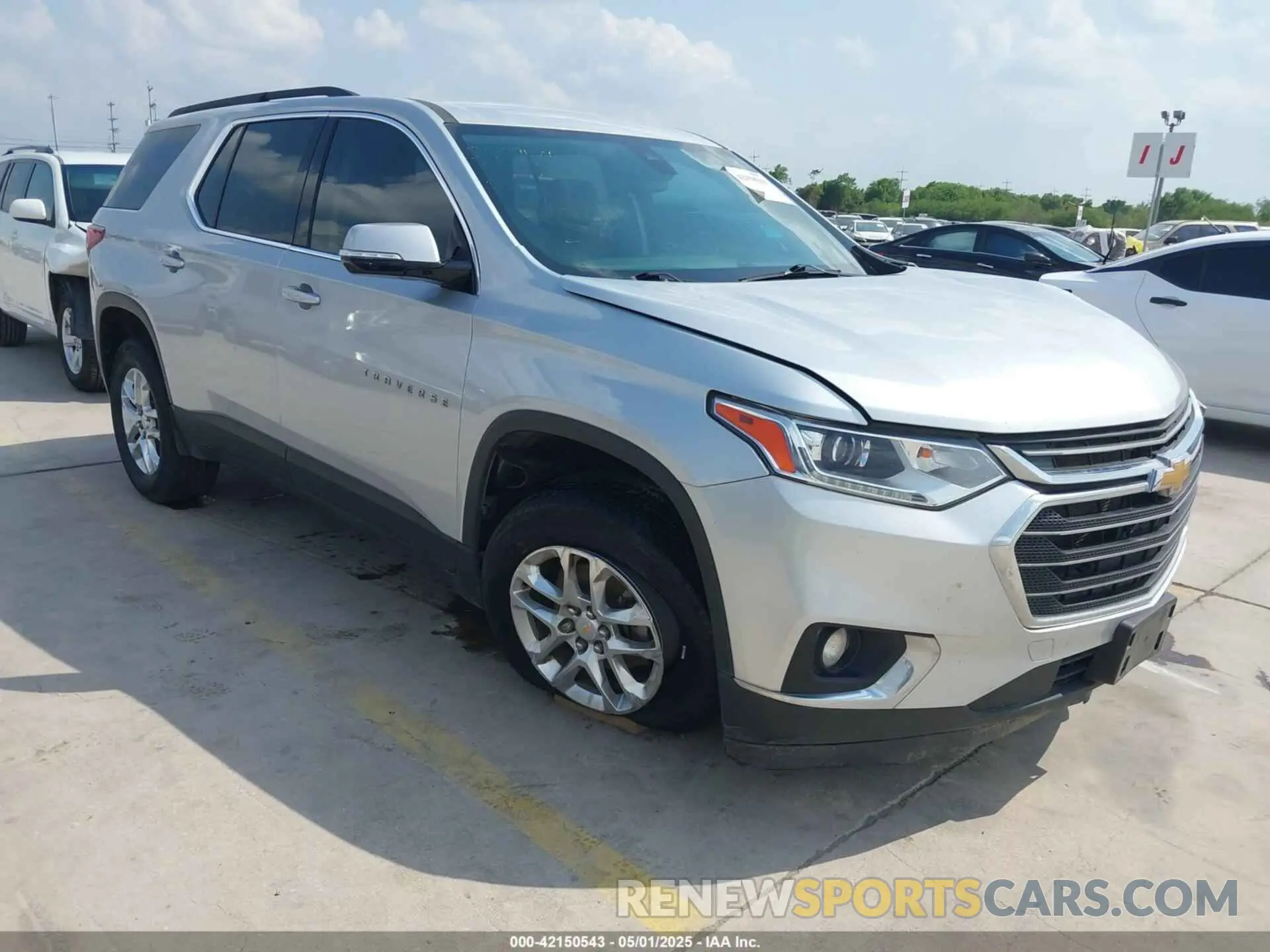 1 Photograph of a damaged car 1GNERGKW5LJ242035 CHEVROLET TRAVERSE 2020
