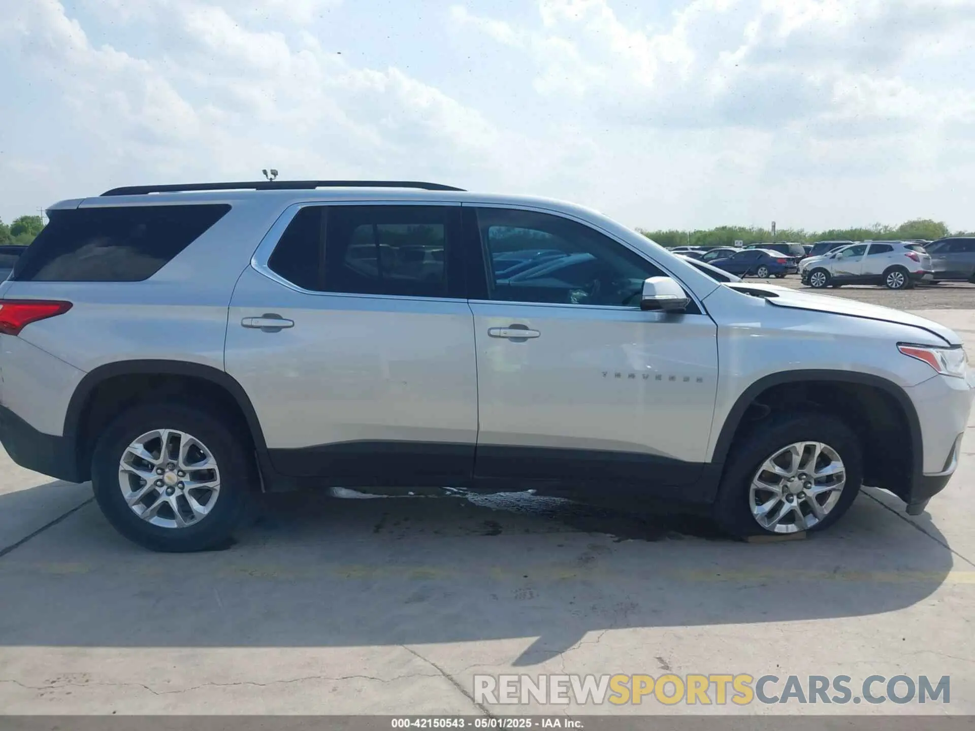 13 Photograph of a damaged car 1GNERGKW5LJ242035 CHEVROLET TRAVERSE 2020