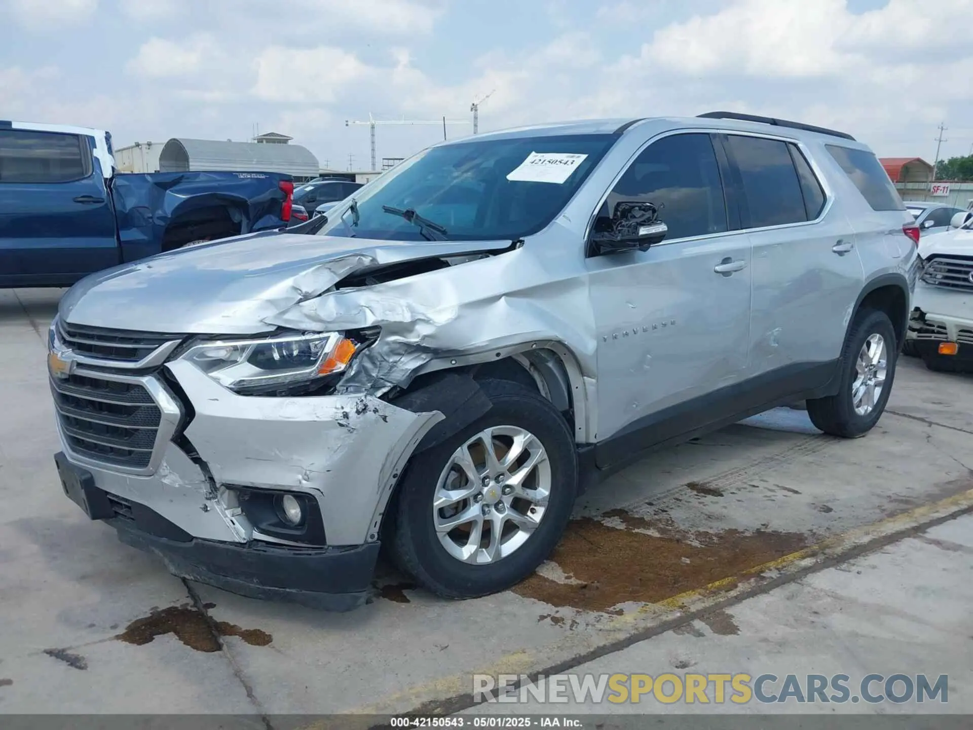 2 Photograph of a damaged car 1GNERGKW5LJ242035 CHEVROLET TRAVERSE 2020