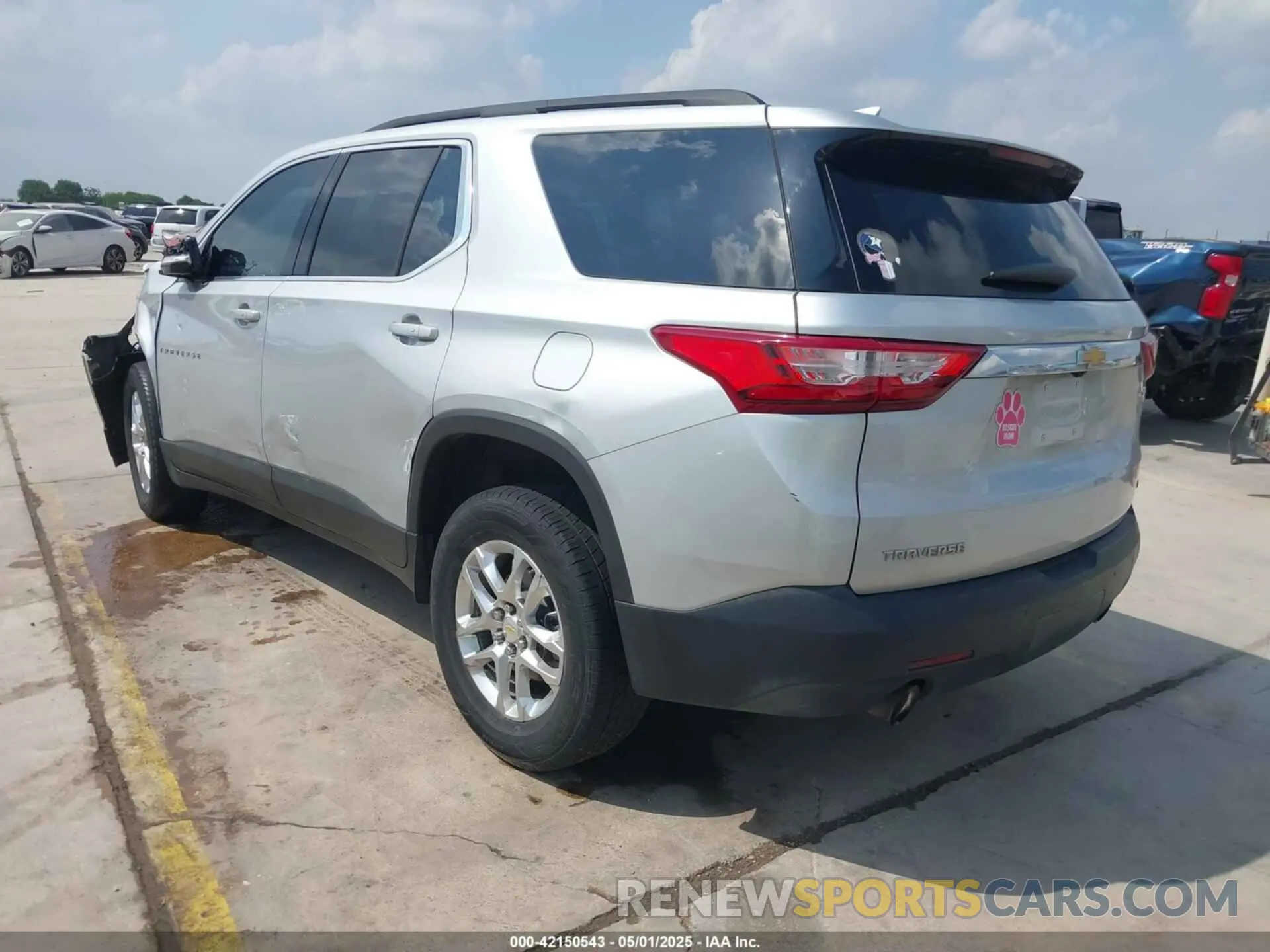 3 Photograph of a damaged car 1GNERGKW5LJ242035 CHEVROLET TRAVERSE 2020