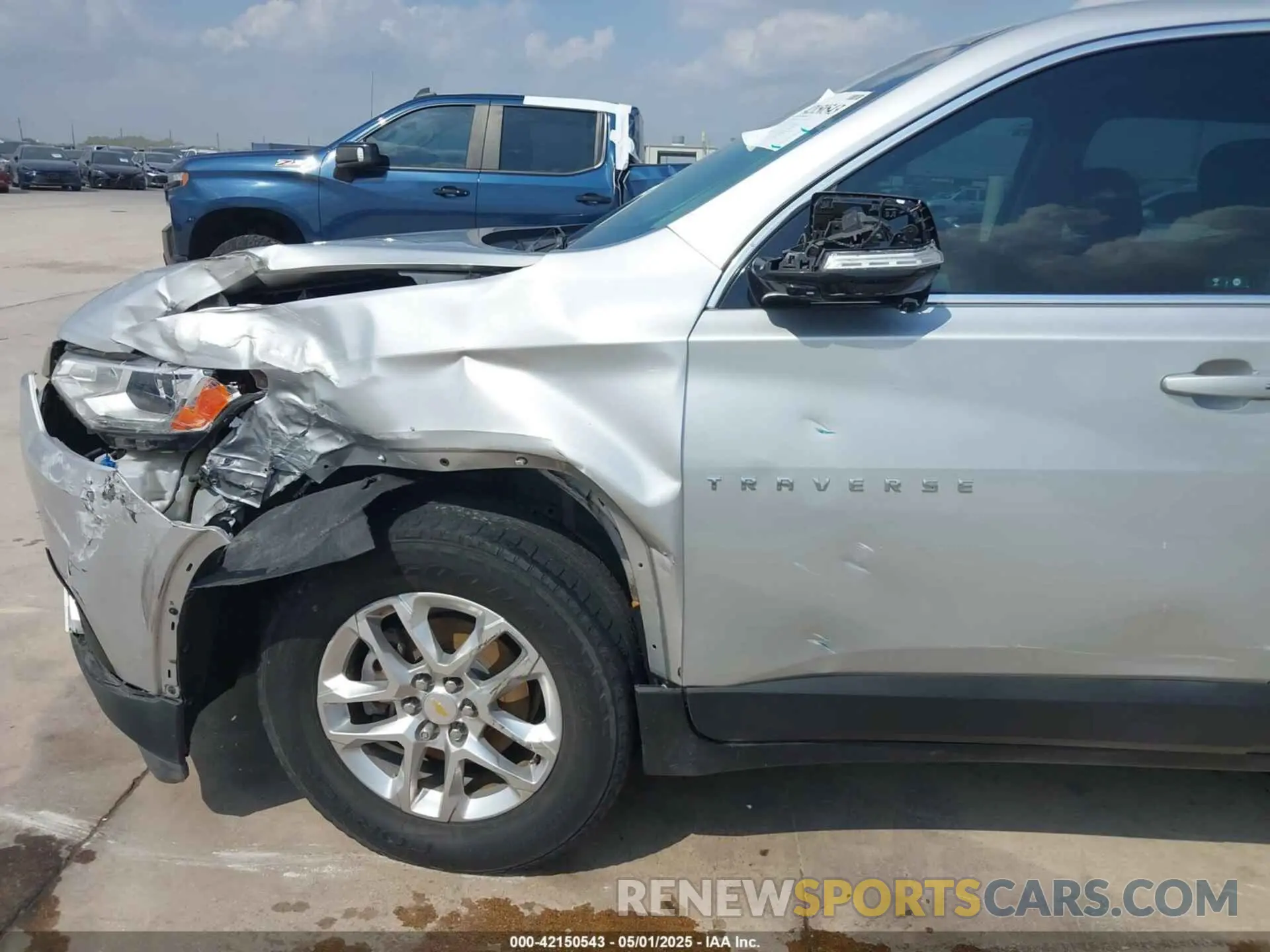 6 Photograph of a damaged car 1GNERGKW5LJ242035 CHEVROLET TRAVERSE 2020