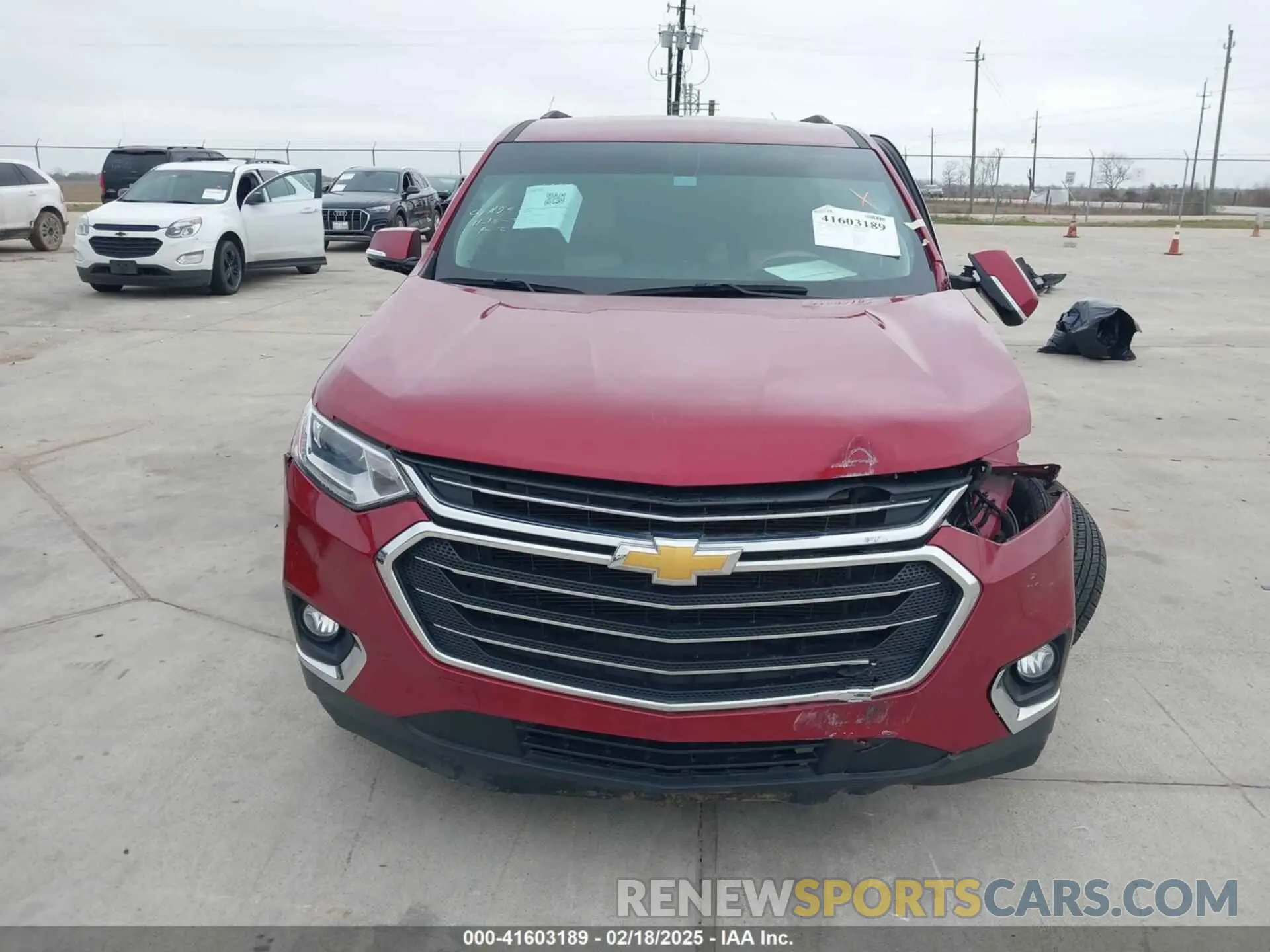 12 Photograph of a damaged car 1GNERGKW5LJ263631 CHEVROLET TRAVERSE 2020