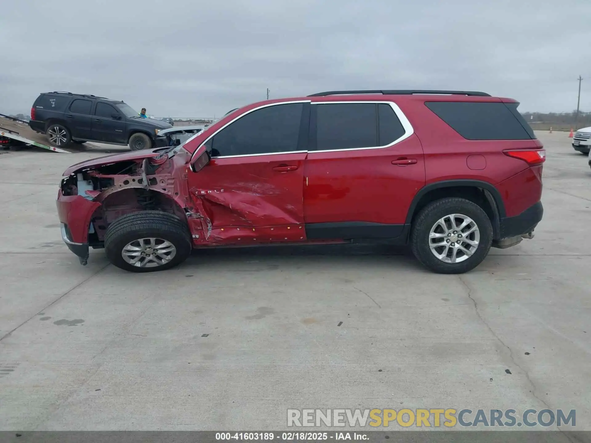14 Photograph of a damaged car 1GNERGKW5LJ263631 CHEVROLET TRAVERSE 2020