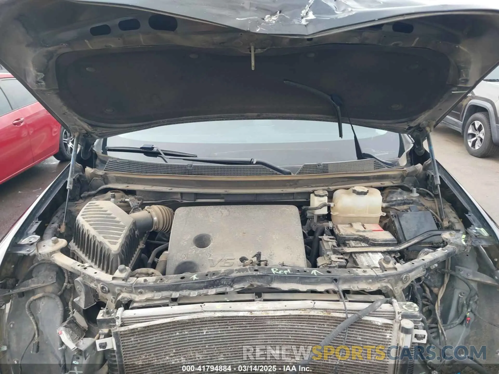 10 Photograph of a damaged car 1GNERGKW5LJ295706 CHEVROLET TRAVERSE 2020