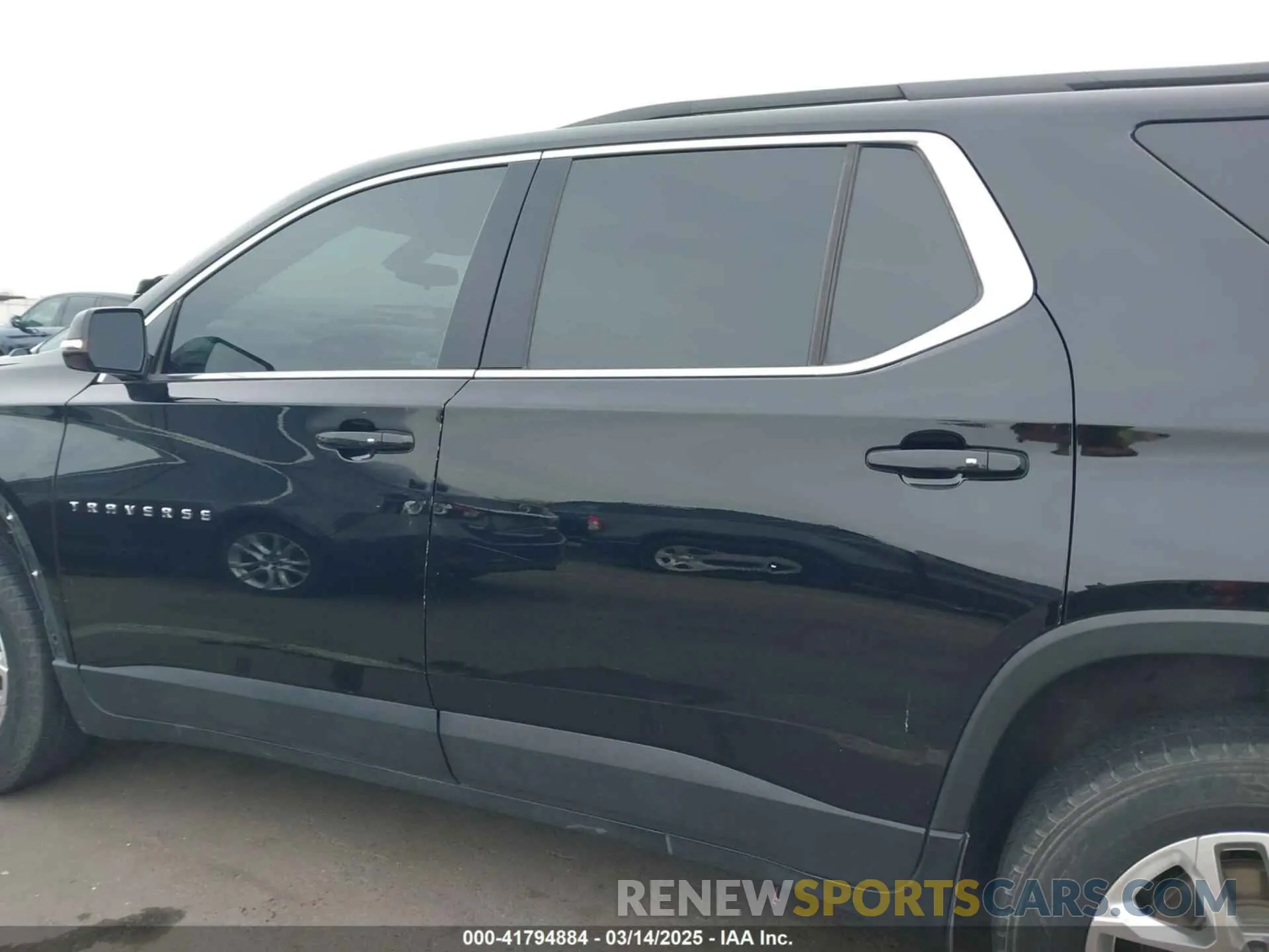 15 Photograph of a damaged car 1GNERGKW5LJ295706 CHEVROLET TRAVERSE 2020