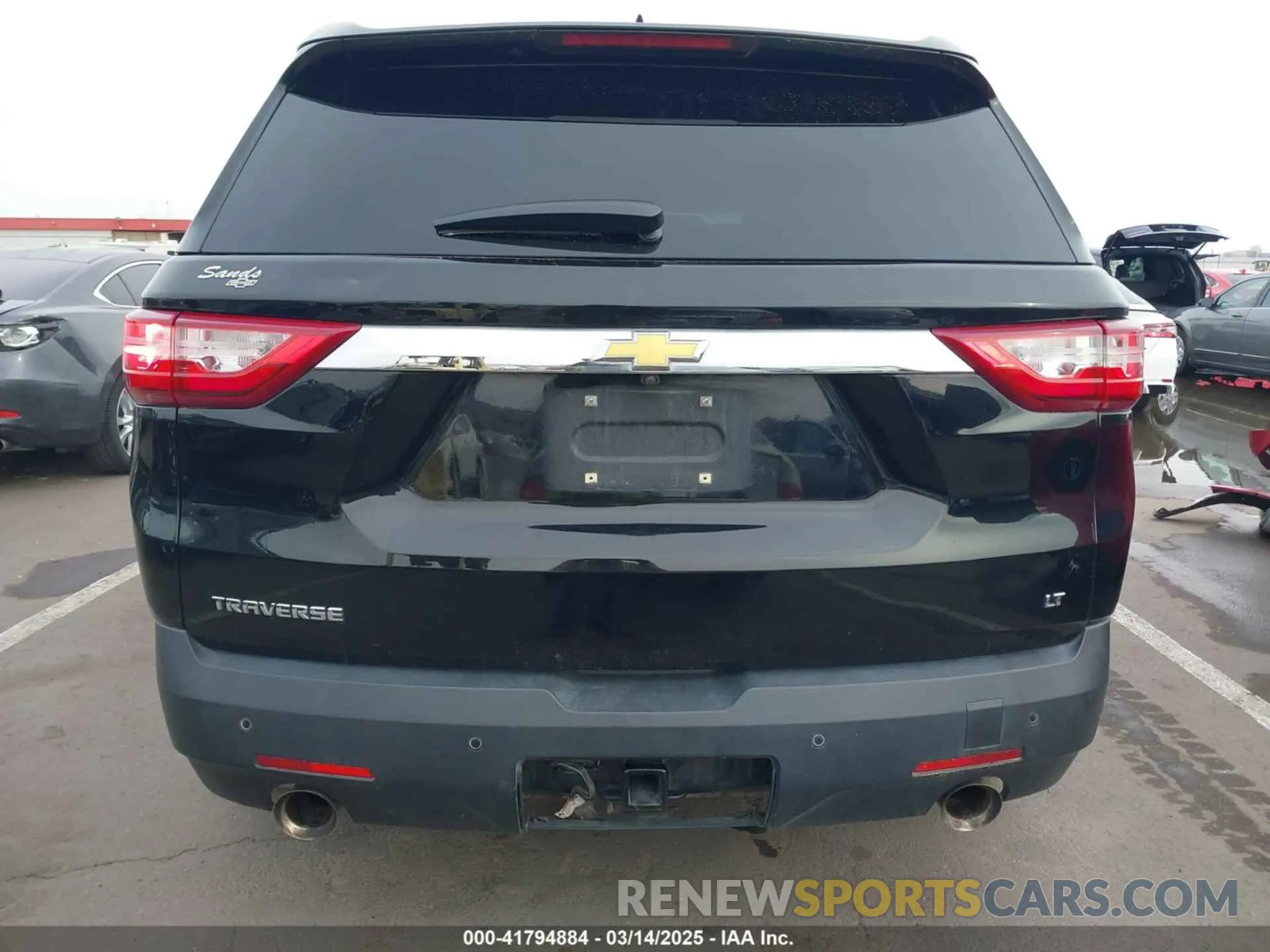 17 Photograph of a damaged car 1GNERGKW5LJ295706 CHEVROLET TRAVERSE 2020