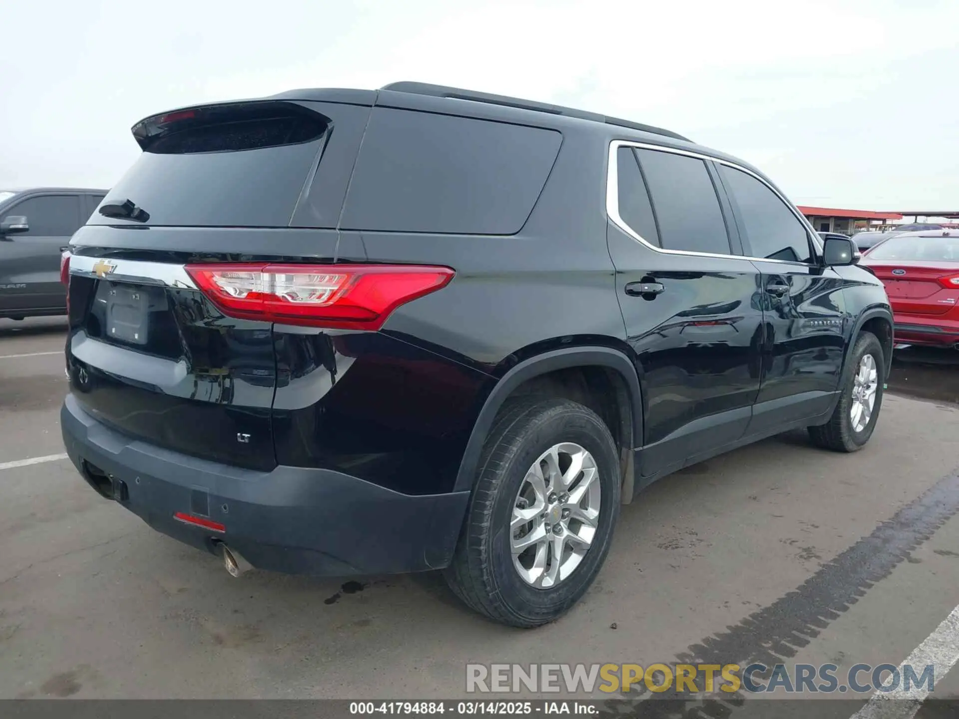 4 Photograph of a damaged car 1GNERGKW5LJ295706 CHEVROLET TRAVERSE 2020