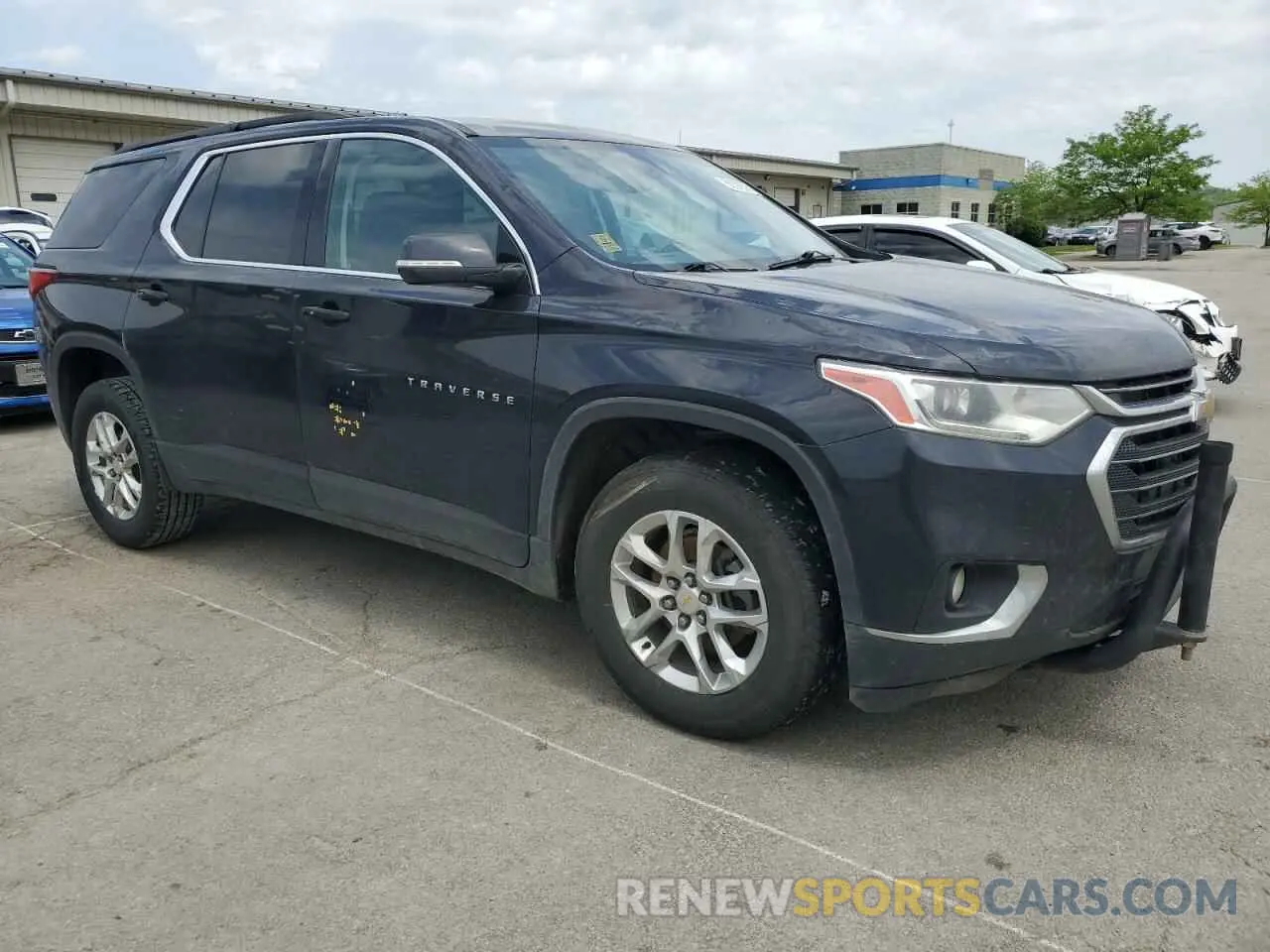 4 Photograph of a damaged car 1GNERGKW6LJ100776 CHEVROLET TRAVERSE 2020