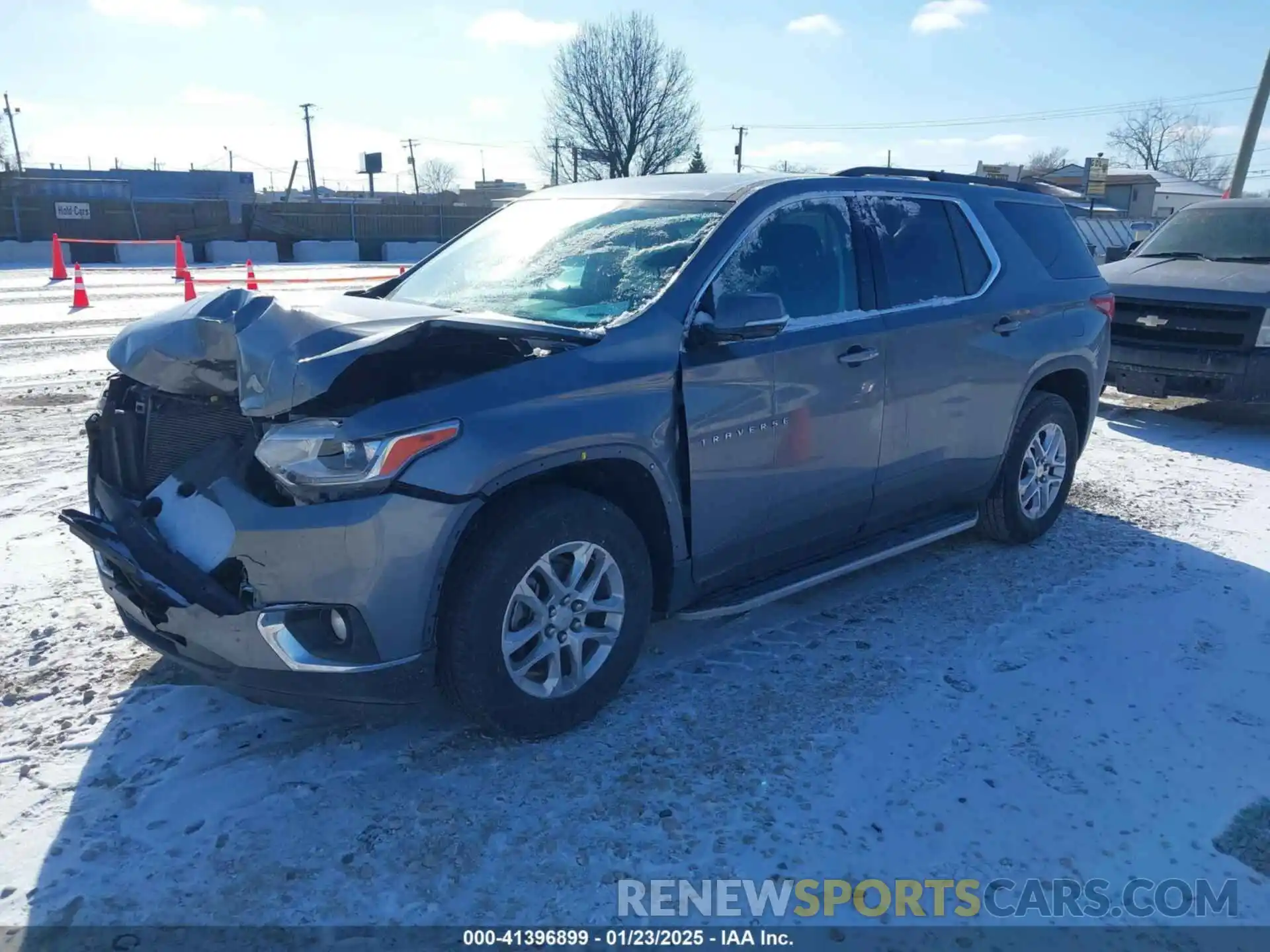 2 Photograph of a damaged car 1GNERGKW6LJ194688 CHEVROLET TRAVERSE 2020