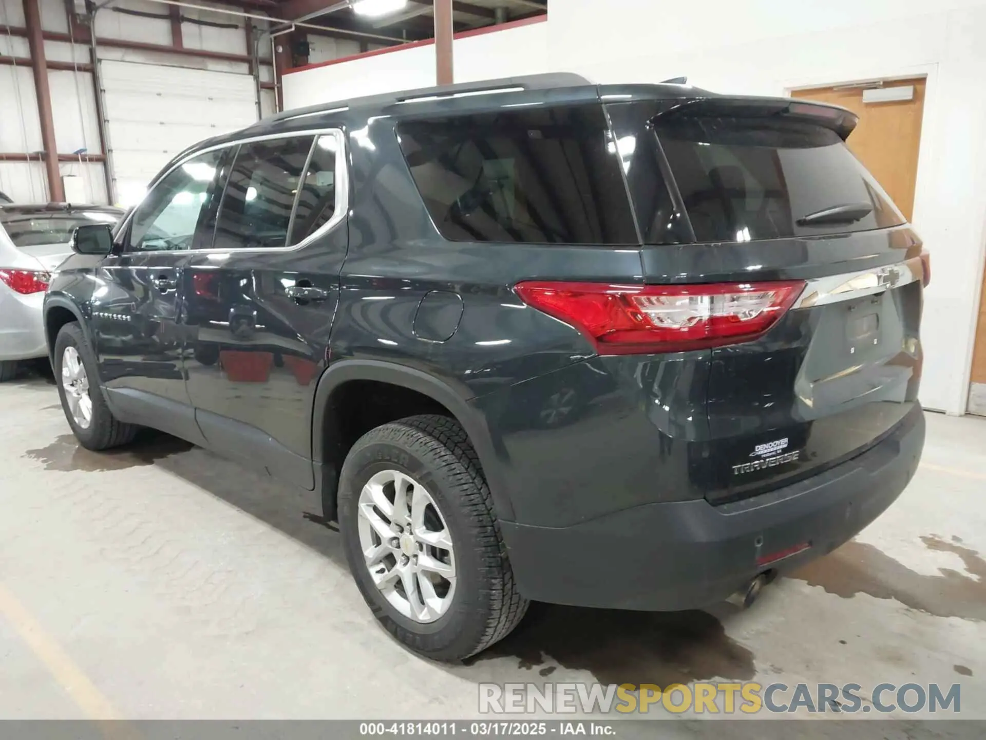 3 Photograph of a damaged car 1GNERGKW6LJ241878 CHEVROLET TRAVERSE 2020