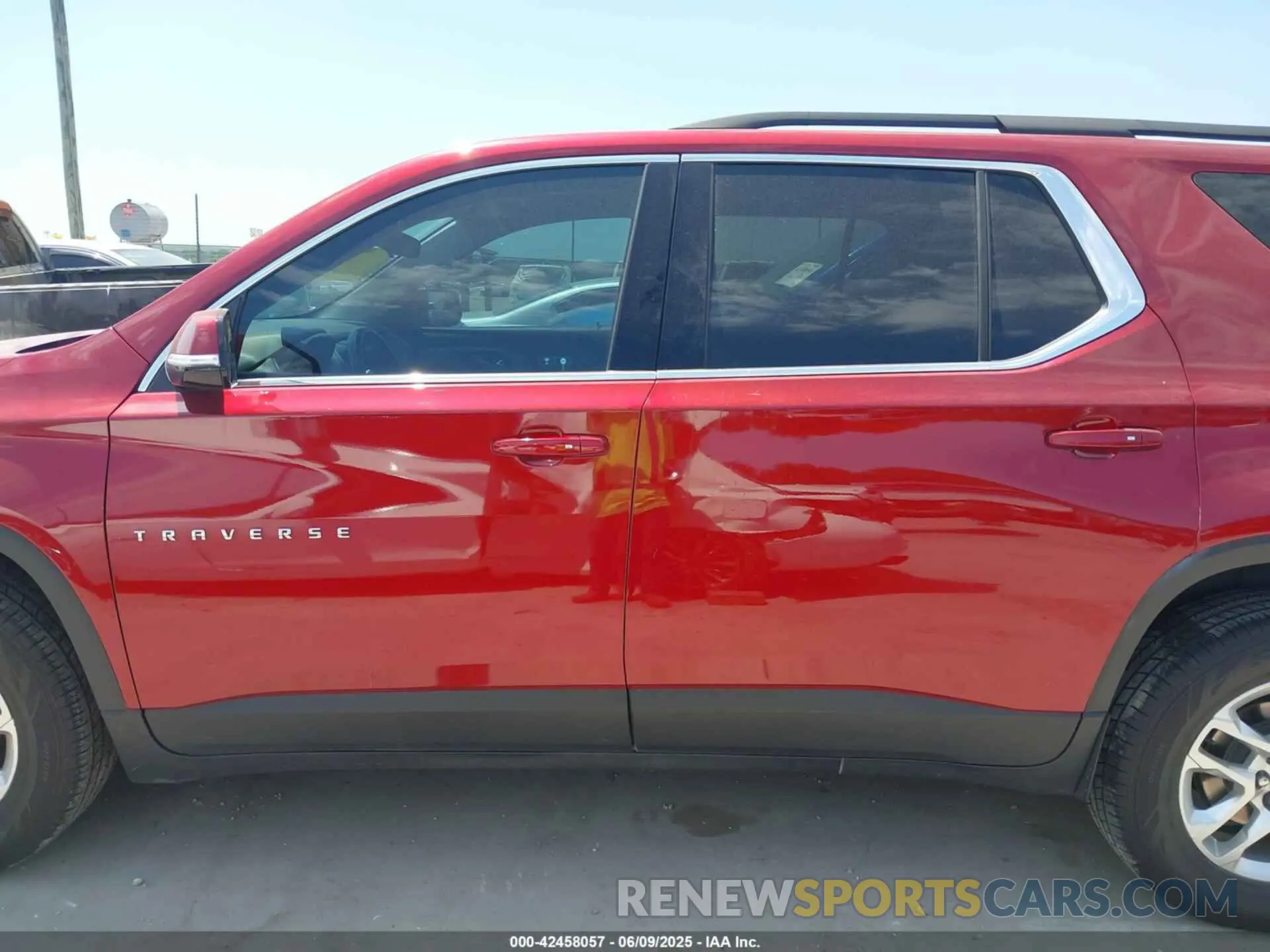 15 Photograph of a damaged car 1GNERGKW6LJ250421 CHEVROLET TRAVERSE 2020