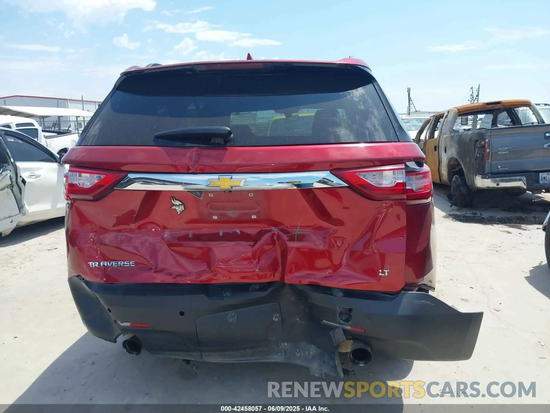 17 Photograph of a damaged car 1GNERGKW6LJ250421 CHEVROLET TRAVERSE 2020