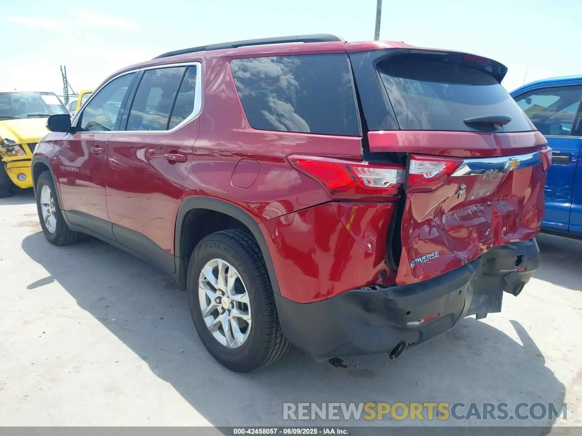 3 Photograph of a damaged car 1GNERGKW6LJ250421 CHEVROLET TRAVERSE 2020
