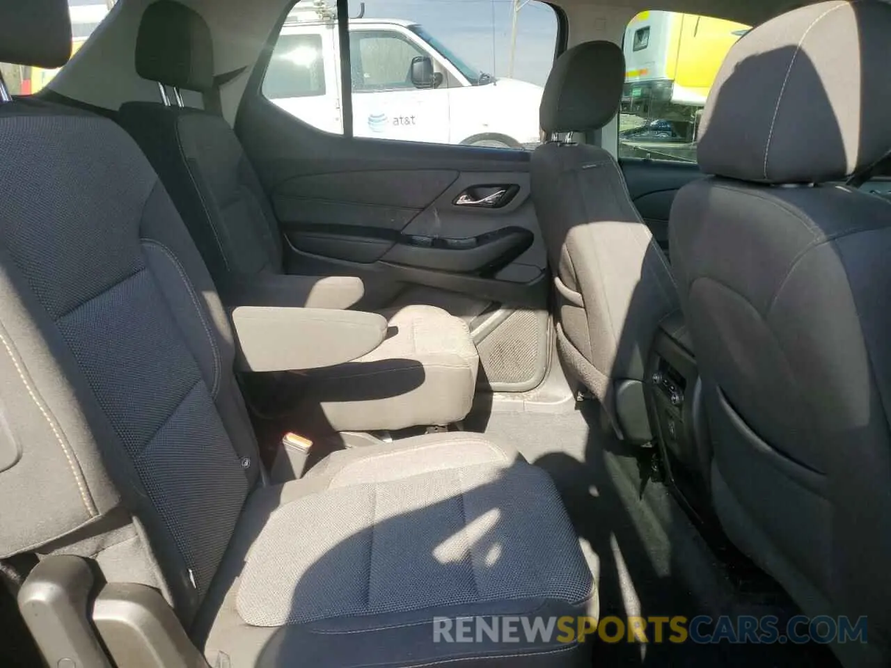 11 Photograph of a damaged car 1GNERGKW6LJ306163 CHEVROLET TRAVERSE 2020