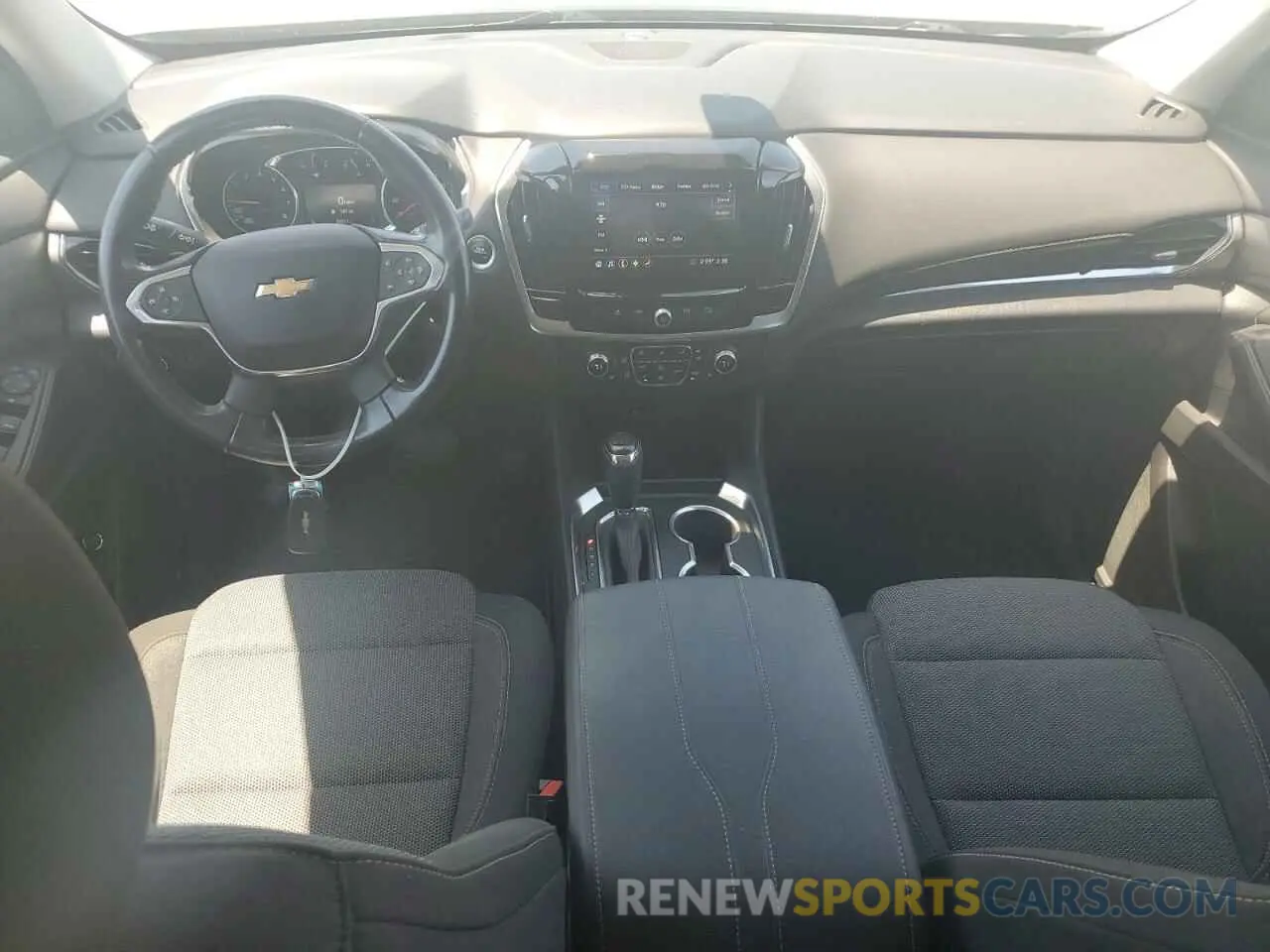 8 Photograph of a damaged car 1GNERGKW7LJ142129 CHEVROLET TRAVERSE 2020