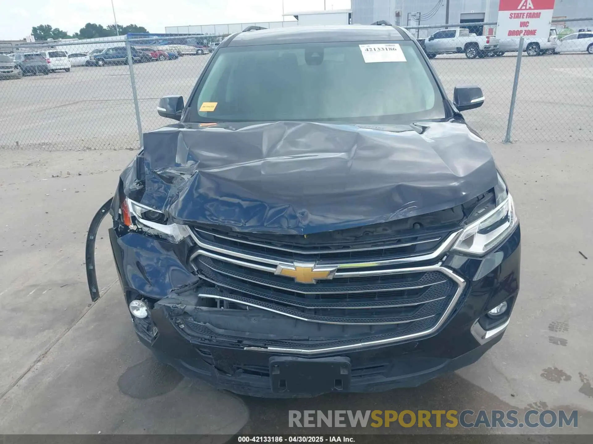 12 Photograph of a damaged car 1GNERGKW7LJ153664 CHEVROLET TRAVERSE 2020