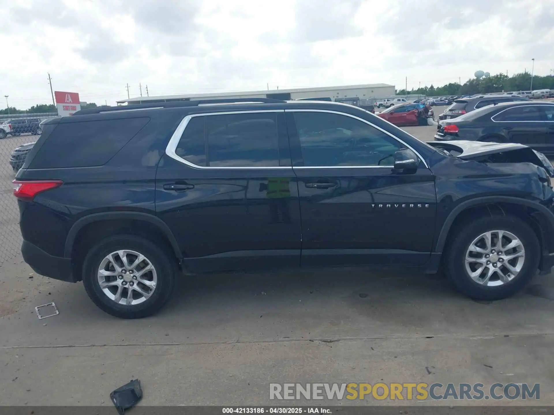 13 Photograph of a damaged car 1GNERGKW7LJ153664 CHEVROLET TRAVERSE 2020