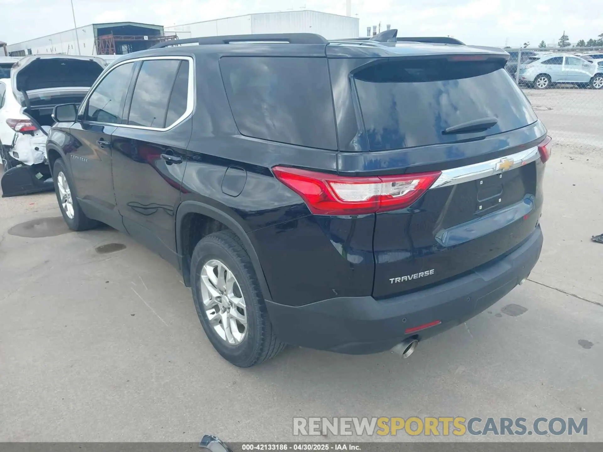 3 Photograph of a damaged car 1GNERGKW7LJ153664 CHEVROLET TRAVERSE 2020