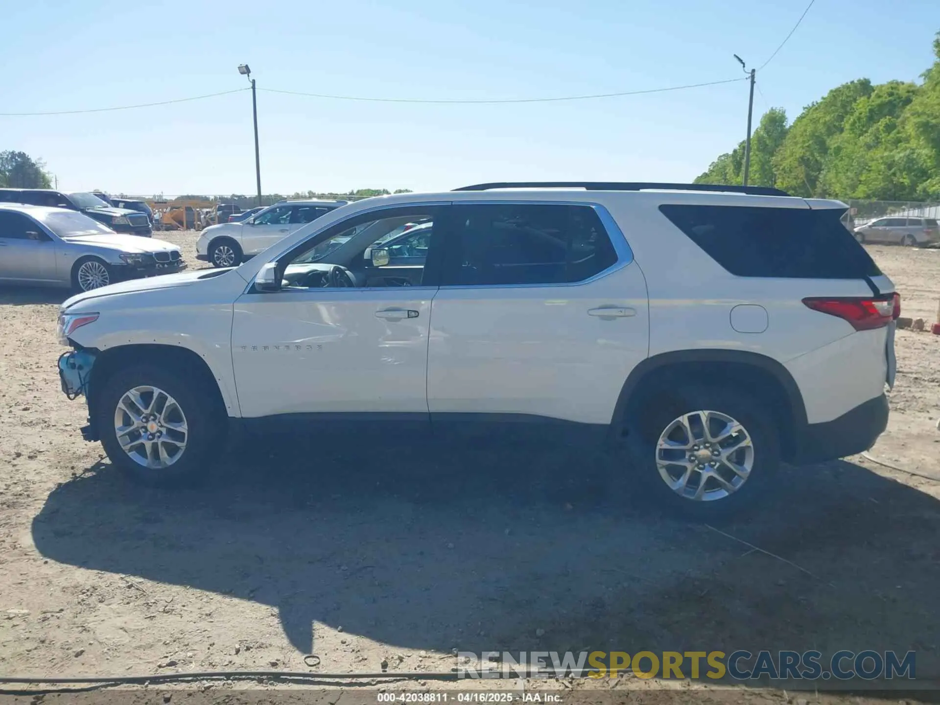 15 Photograph of a damaged car 1GNERGKW7LJ172487 CHEVROLET TRAVERSE 2020