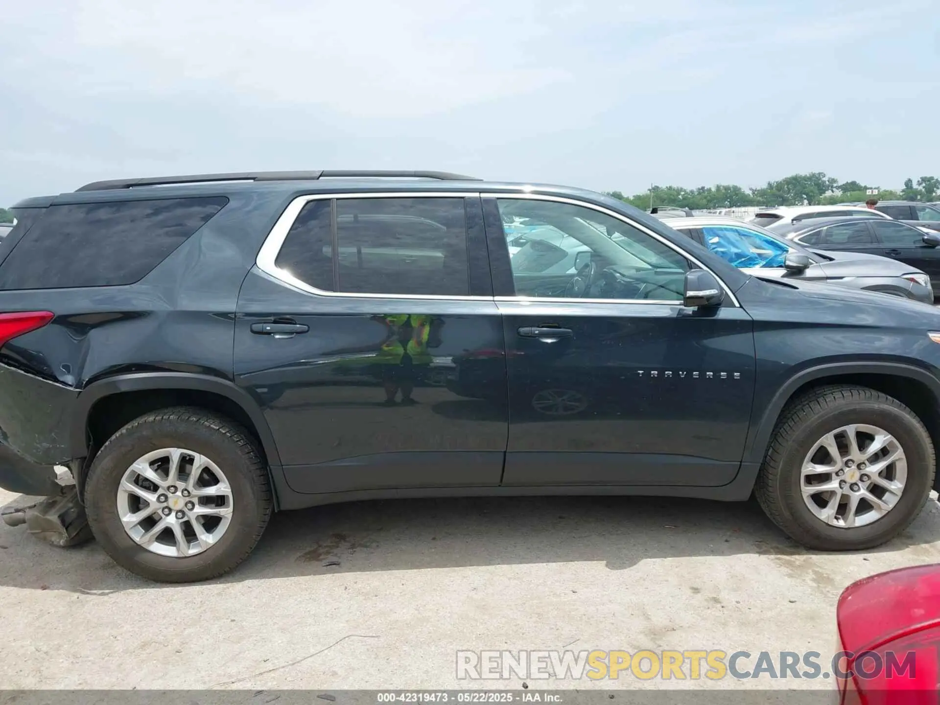 13 Photograph of a damaged car 1GNERGKW7LJ173784 CHEVROLET TRAVERSE 2020