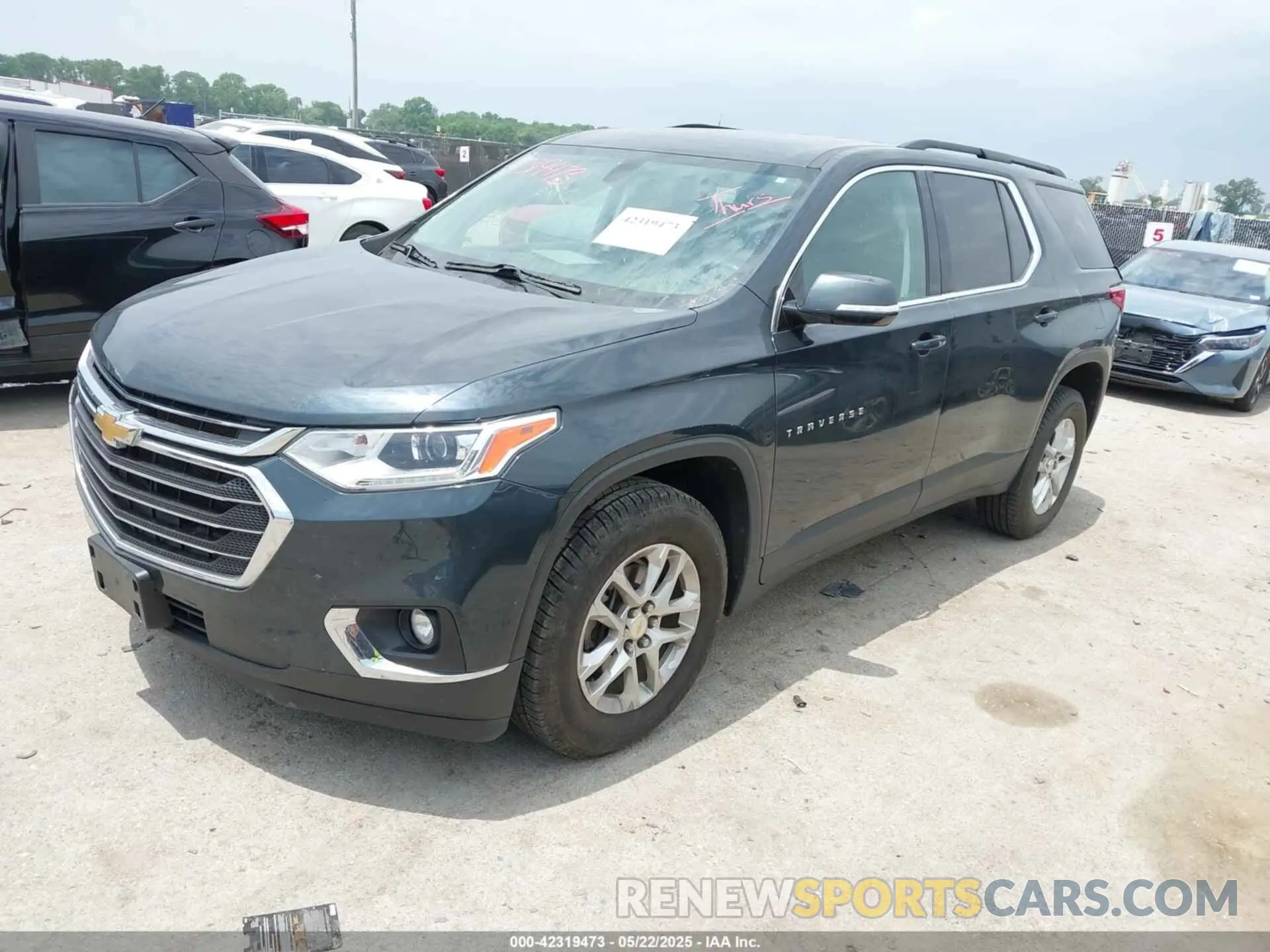 2 Photograph of a damaged car 1GNERGKW7LJ173784 CHEVROLET TRAVERSE 2020