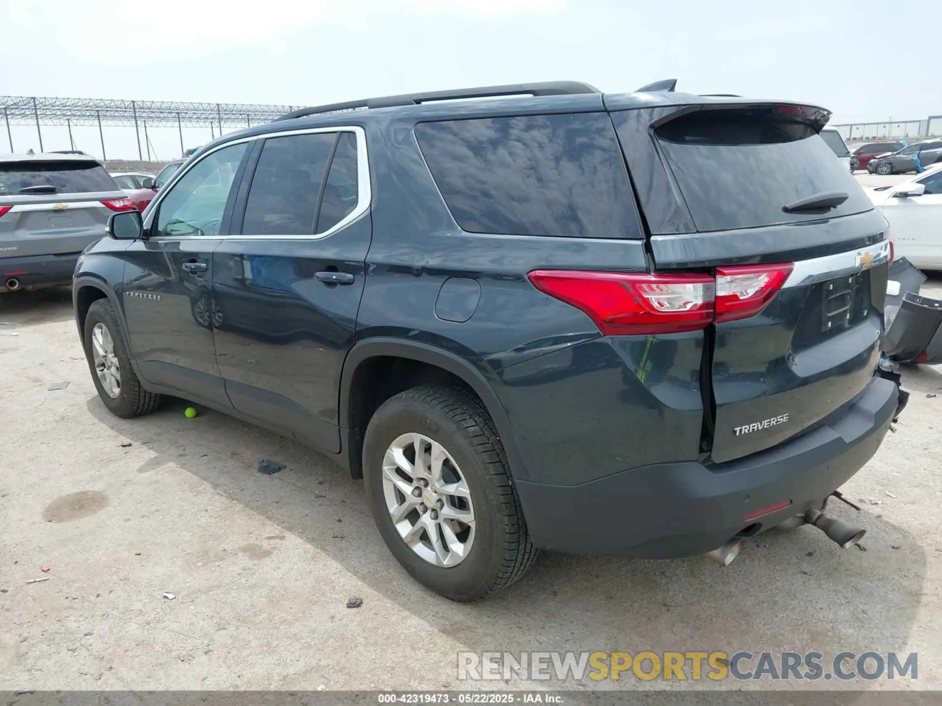 3 Photograph of a damaged car 1GNERGKW7LJ173784 CHEVROLET TRAVERSE 2020