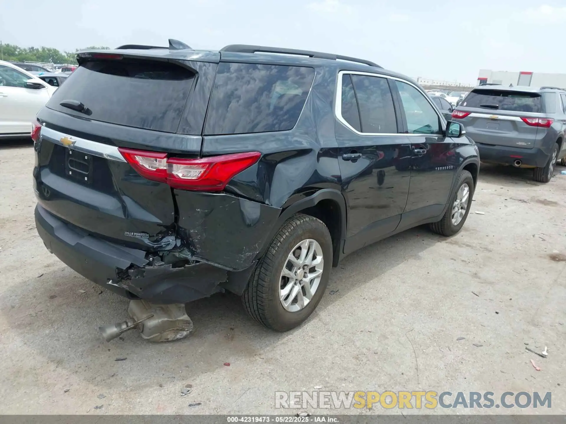 4 Photograph of a damaged car 1GNERGKW7LJ173784 CHEVROLET TRAVERSE 2020