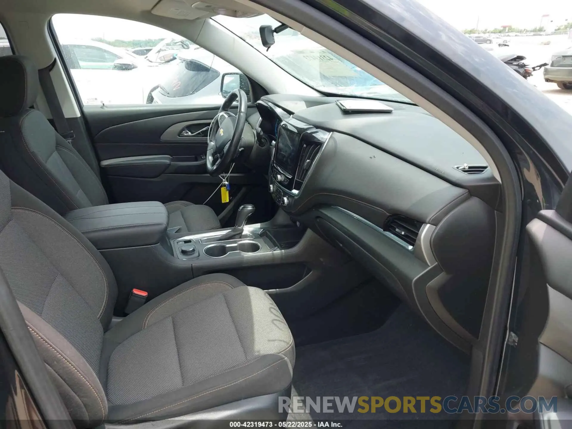 5 Photograph of a damaged car 1GNERGKW7LJ173784 CHEVROLET TRAVERSE 2020