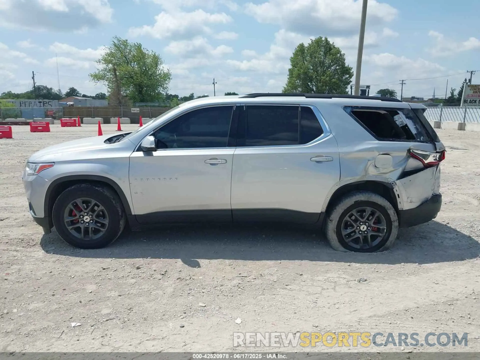 14 Photograph of a damaged car 1GNERGKW7LJ191749 CHEVROLET TRAVERSE 2020