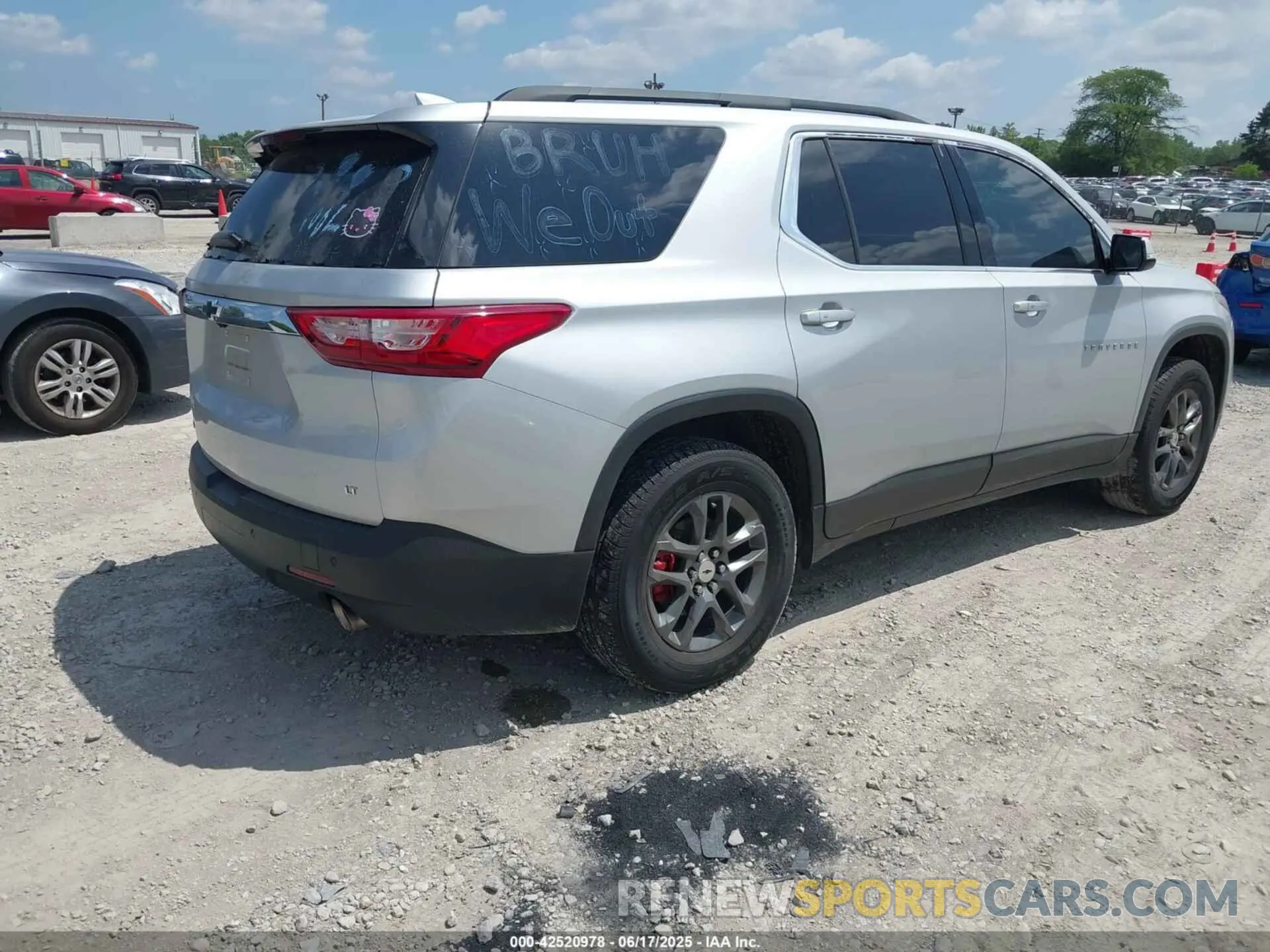 4 Photograph of a damaged car 1GNERGKW7LJ191749 CHEVROLET TRAVERSE 2020