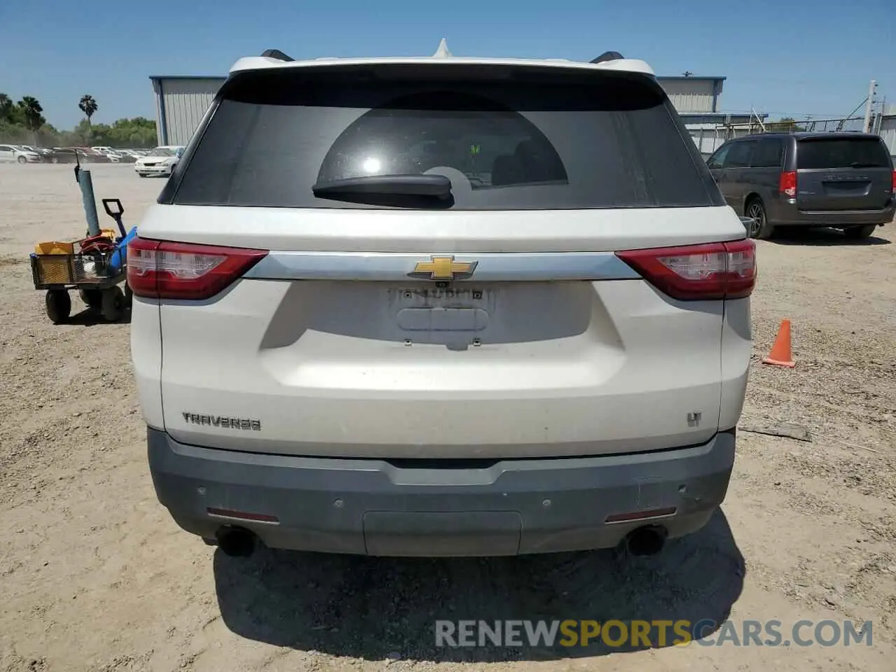 6 Photograph of a damaged car 1GNERGKW7LJ241615 CHEVROLET TRAVERSE 2020