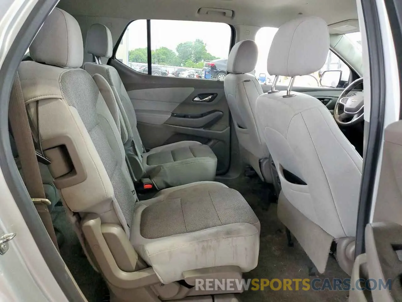 11 Photograph of a damaged car 1GNERGKW7LJ245051 CHEVROLET TRAVERSE 2020