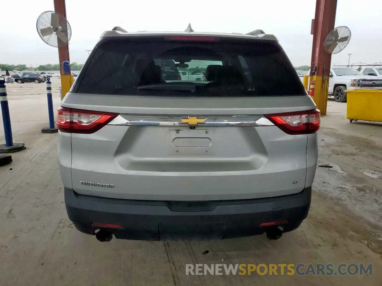 6 Photograph of a damaged car 1GNERGKW7LJ245051 CHEVROLET TRAVERSE 2020