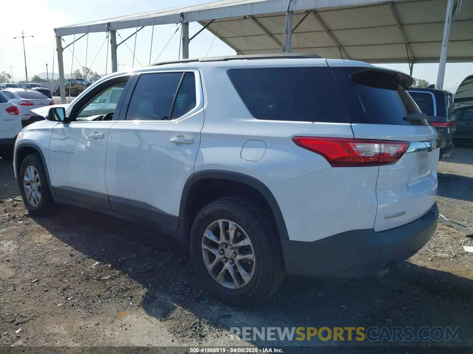 3 Photograph of a damaged car 1GNERGKW8LJ220868 CHEVROLET TRAVERSE 2020